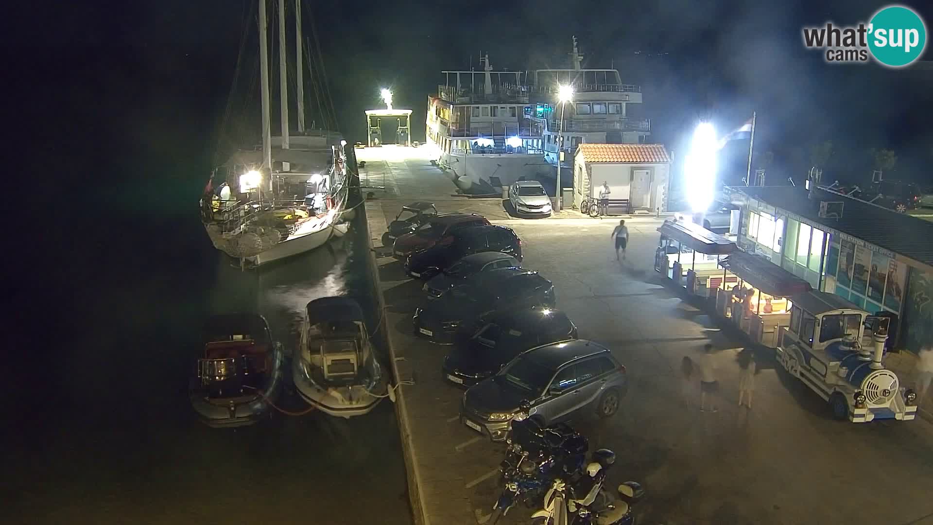 Webcam Bol Centro e Marina – Vista live dal porto di Bol