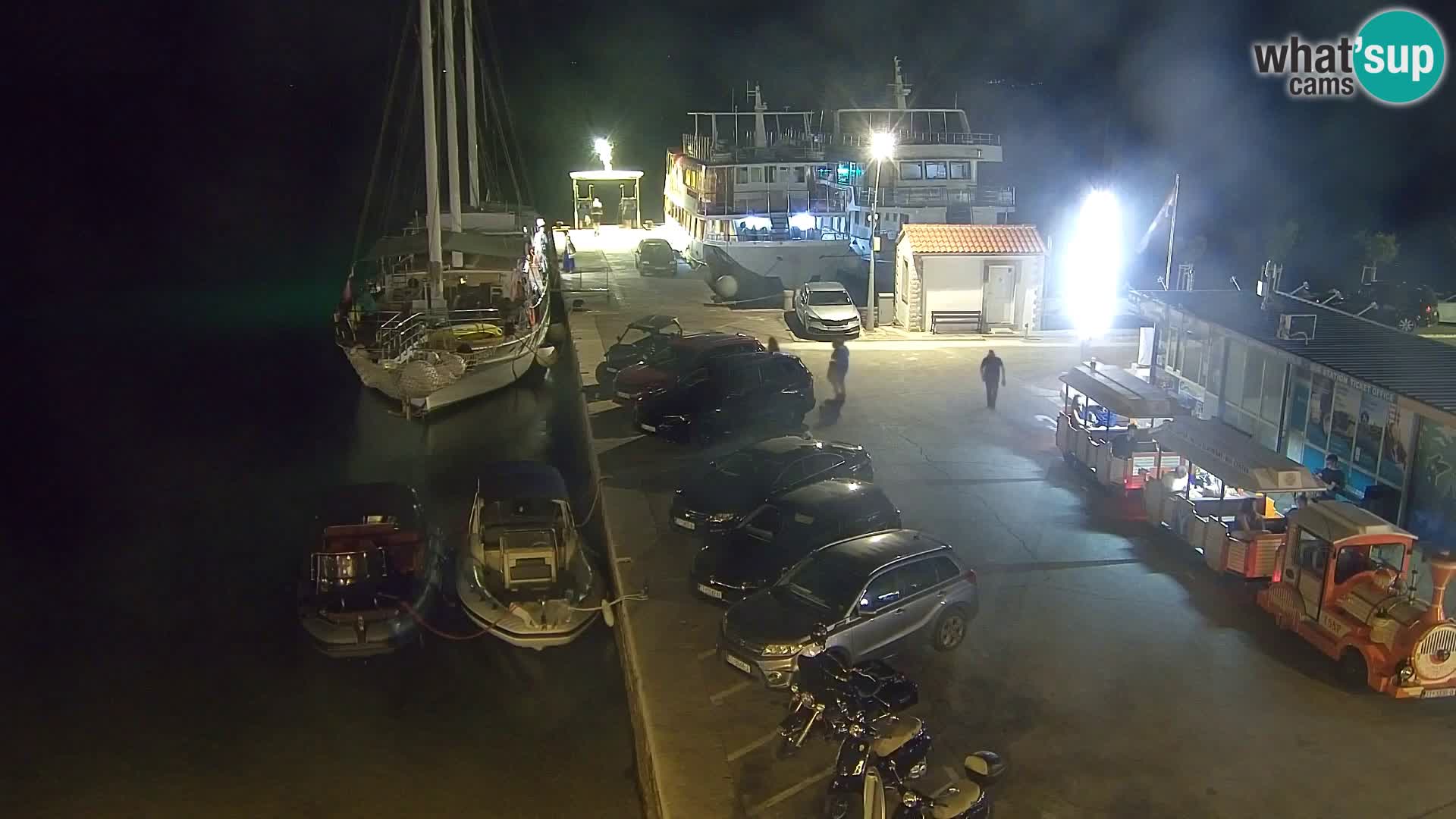 Webcam Bol Centro e Marina – Vista live dal porto di Bol