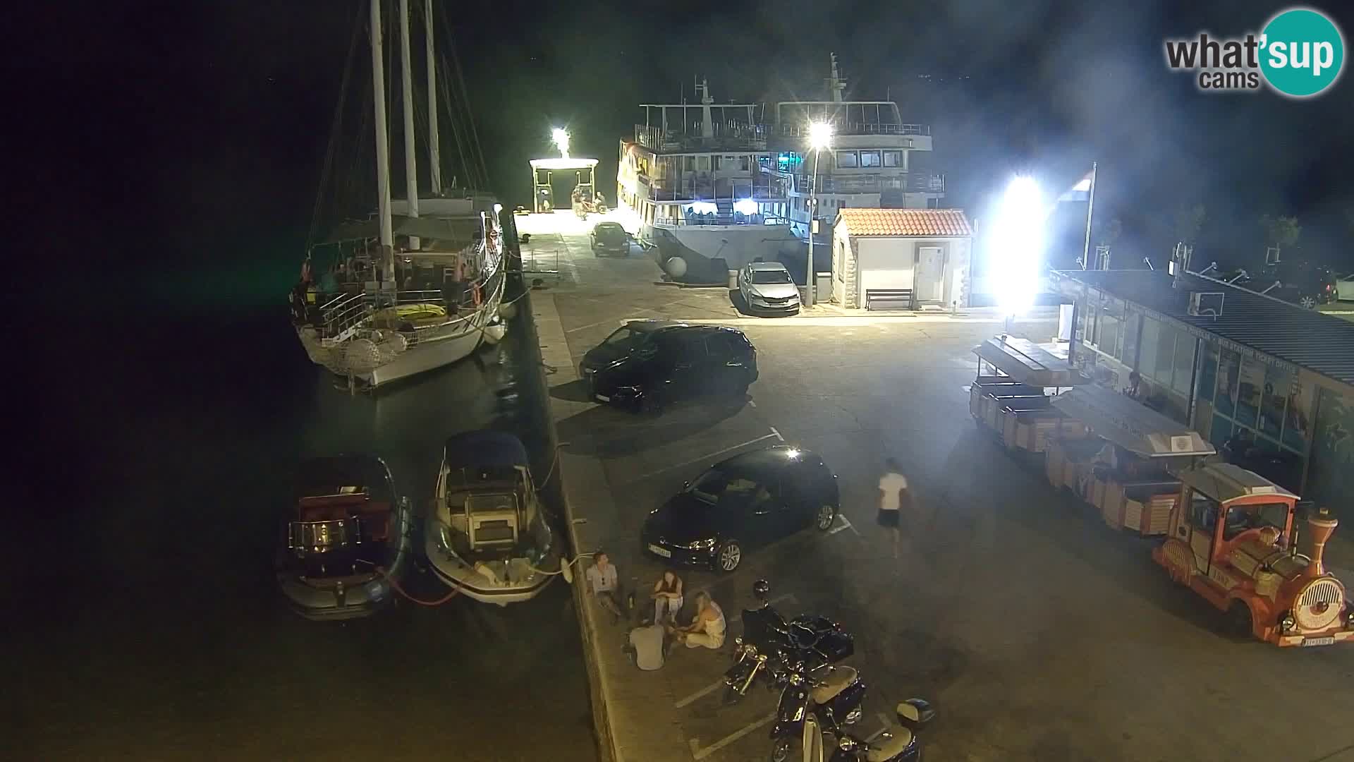 Webcam Bol Centro e Marina – Vista live dal porto di Bol