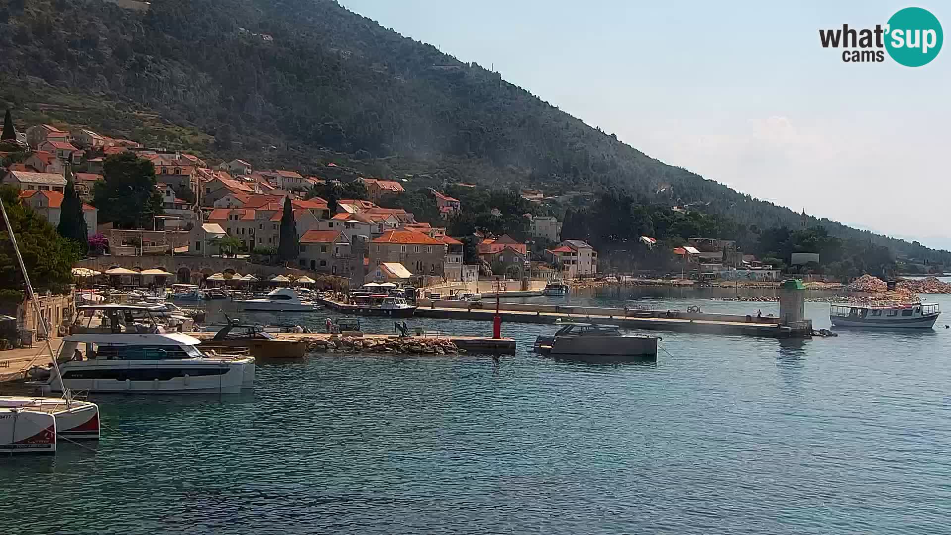 Webcam Bol Centro e Marina – Vista live dal porto di Bol