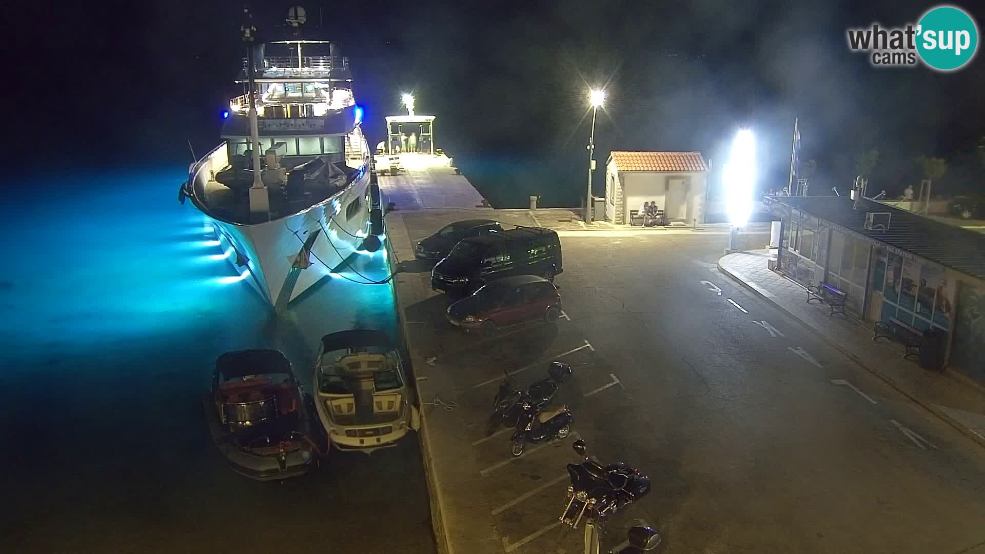 Webcam Bol Centro e Marina – Vista live dal porto di Bol
