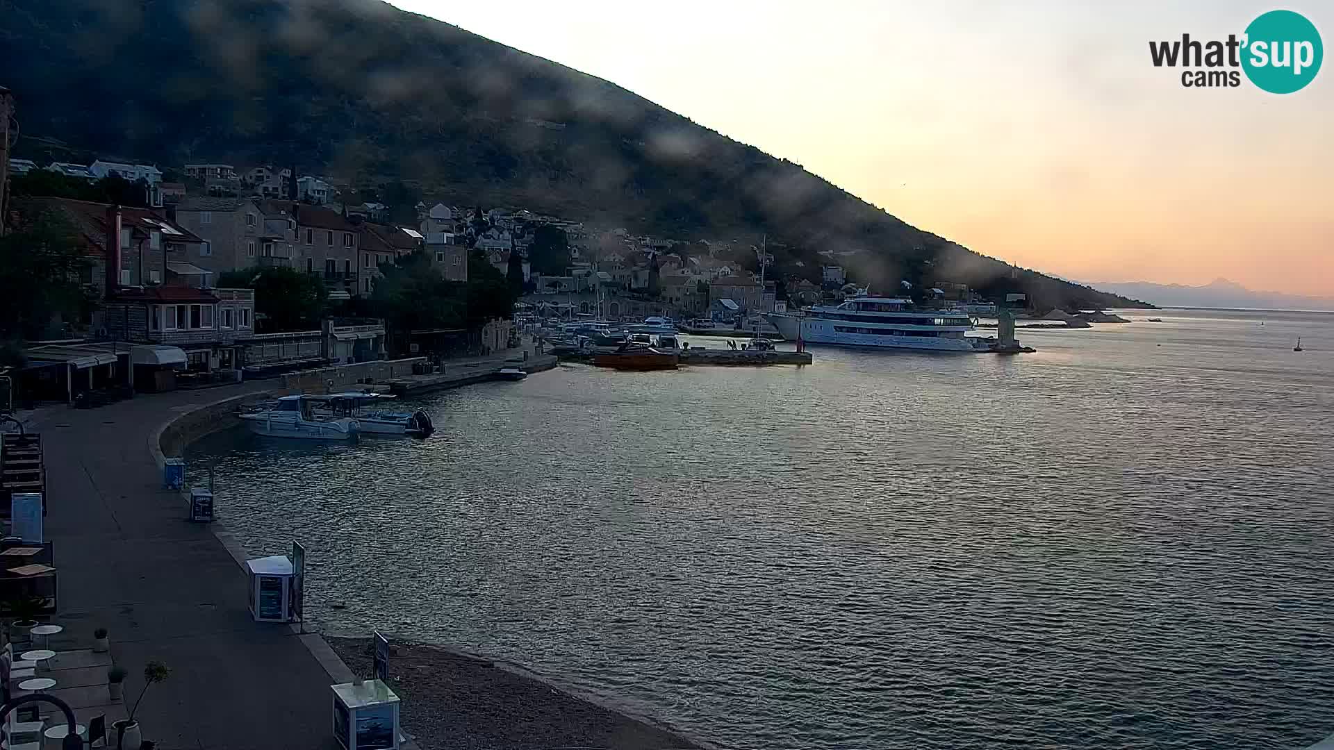 Webcam Bol Hafen & Ortszentrum – Liveblick aus Bol auf der Insel Brač