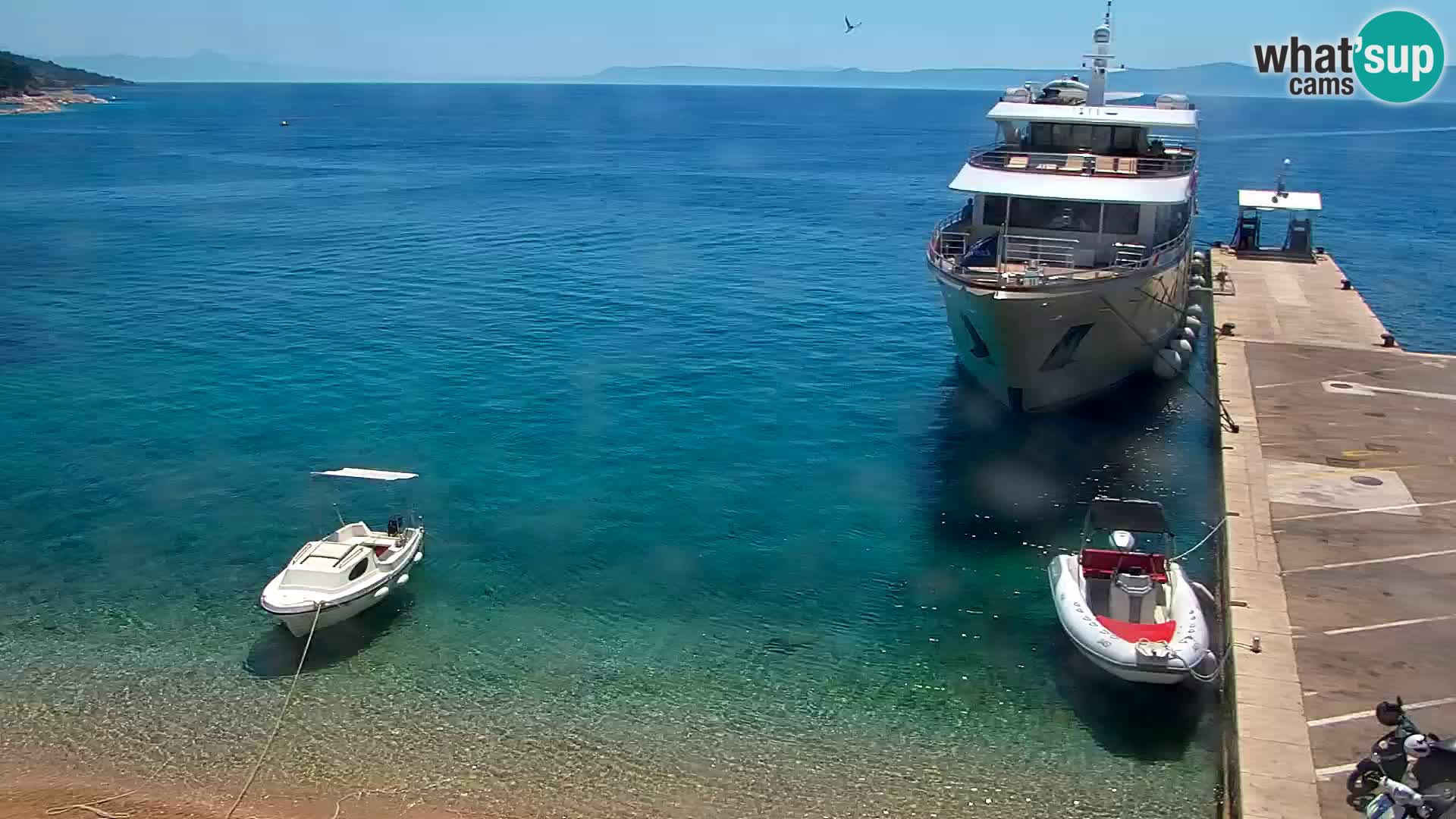 Web kamera Bol – Centar mjesta i marina | Pogled uživo