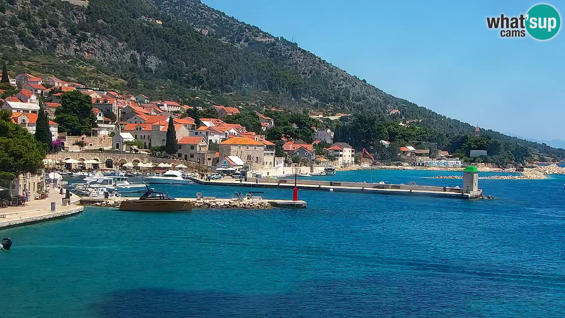 Web kamera Bol – Centar mjesta i marina | Pogled uživo