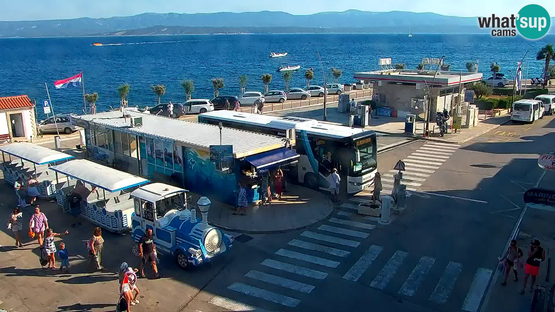 Web kamera Bol – Centar mjesta i marina | Pogled uživo
