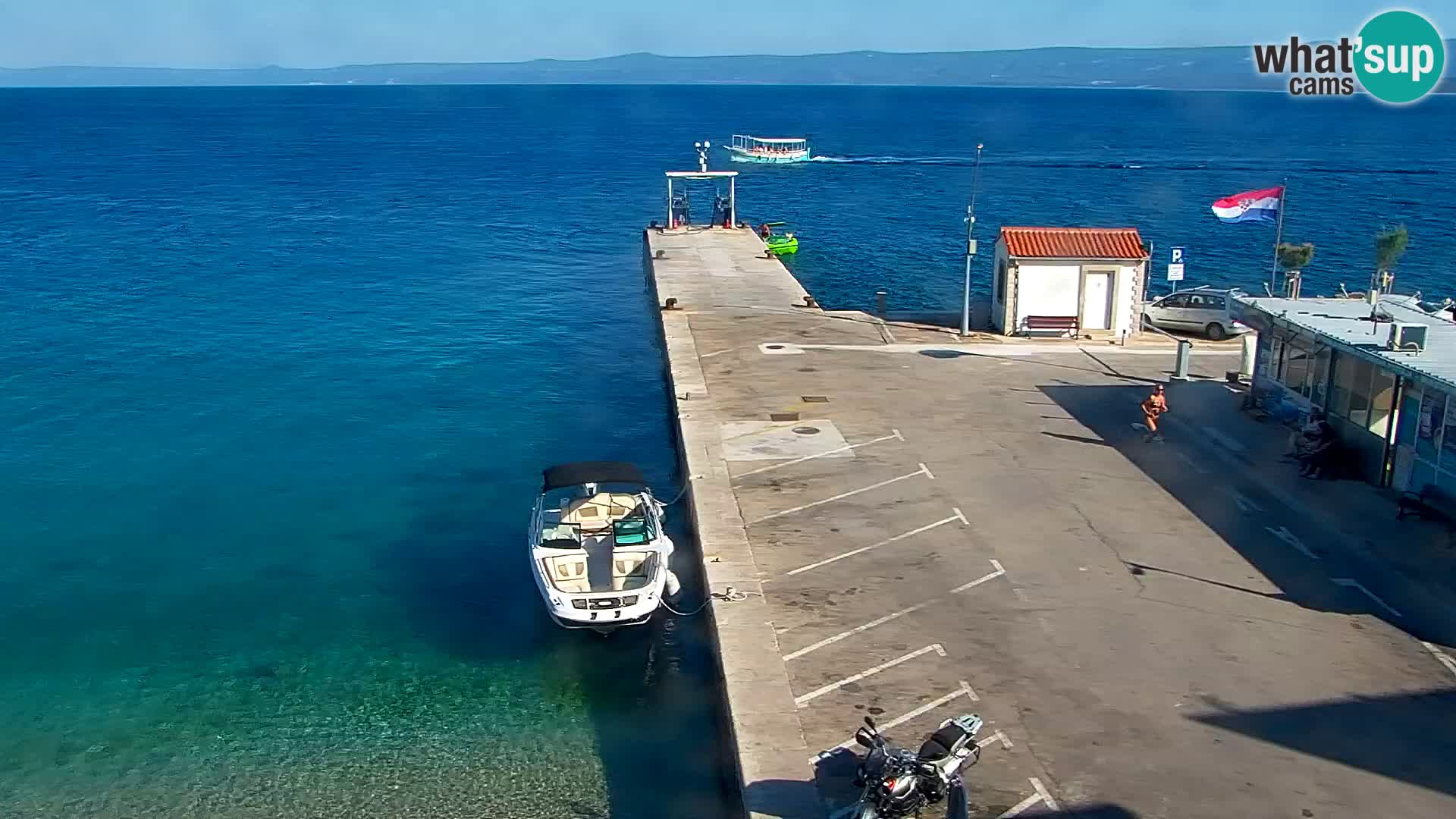Web kamera Bol – Centar mjesta i marina | Pogled uživo