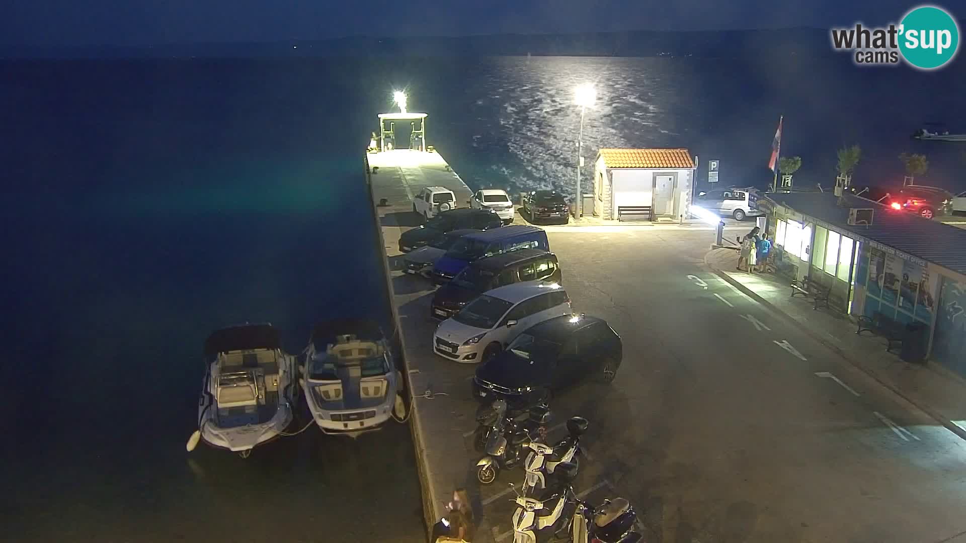 Webcam Bol Centro e Marina – Vista live dal porto di Bol
