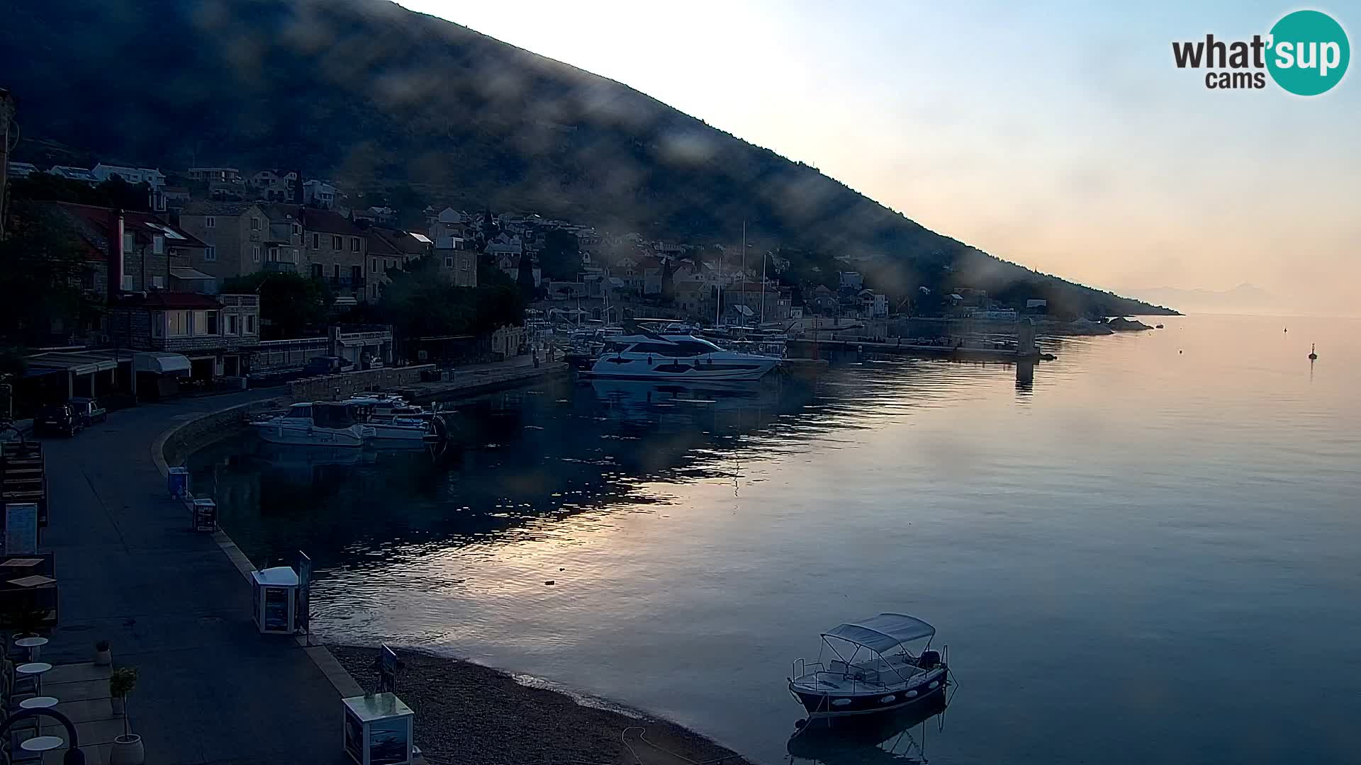 Webcam Bol Centro e Marina – Vista live dal porto di Bol