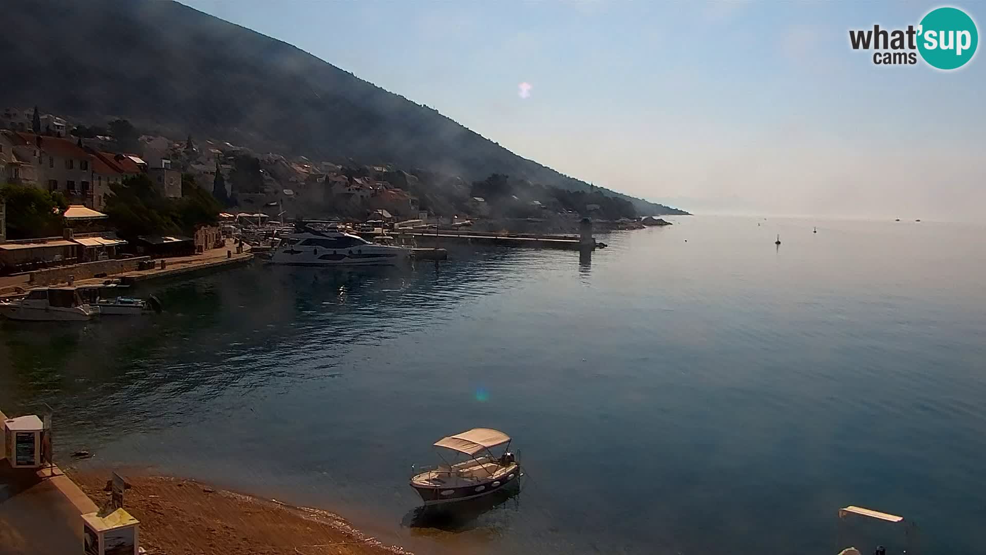 Webcam Bol Hafen & Ortszentrum – Liveblick aus Bol auf der Insel Brač