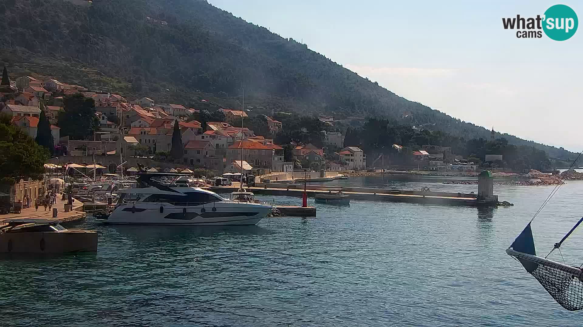 Webcam Bol Hafen & Ortszentrum – Liveblick aus Bol auf der Insel Brač