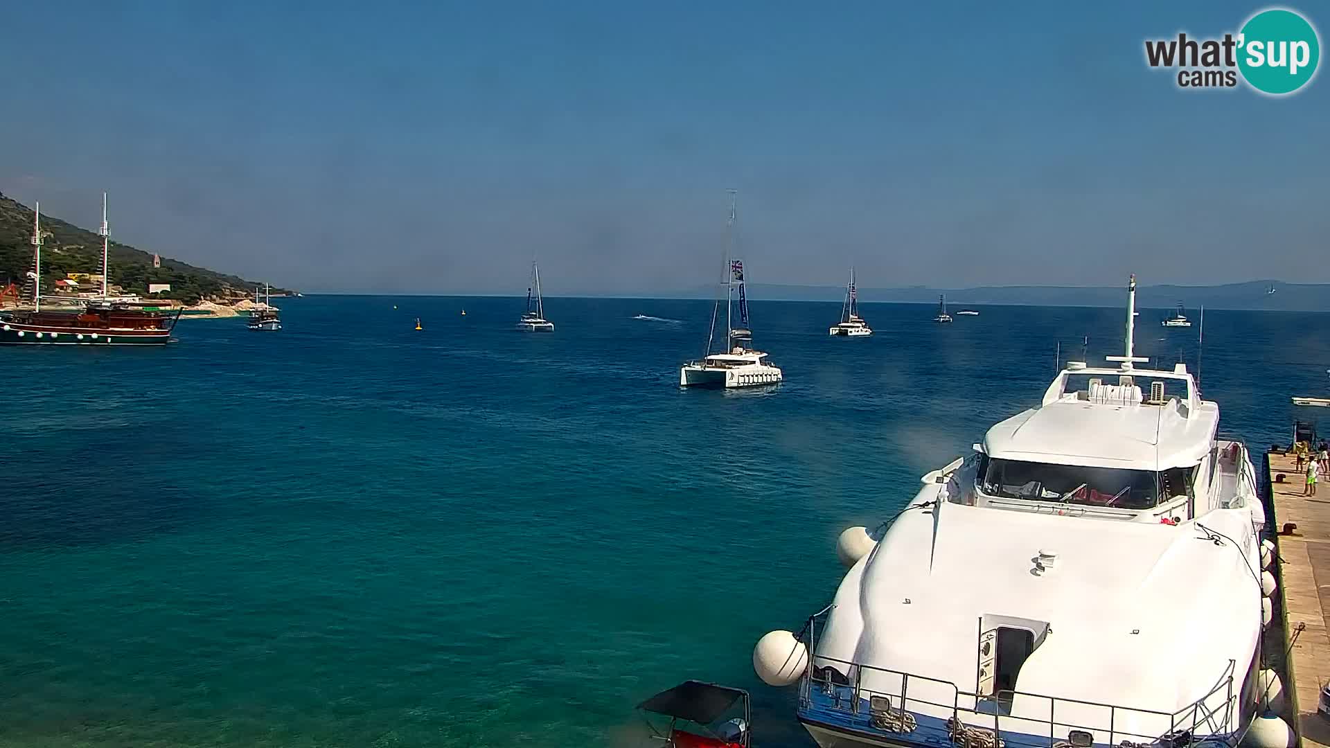 Webcam Bol Centro e Marina – Vista live dal porto di Bol