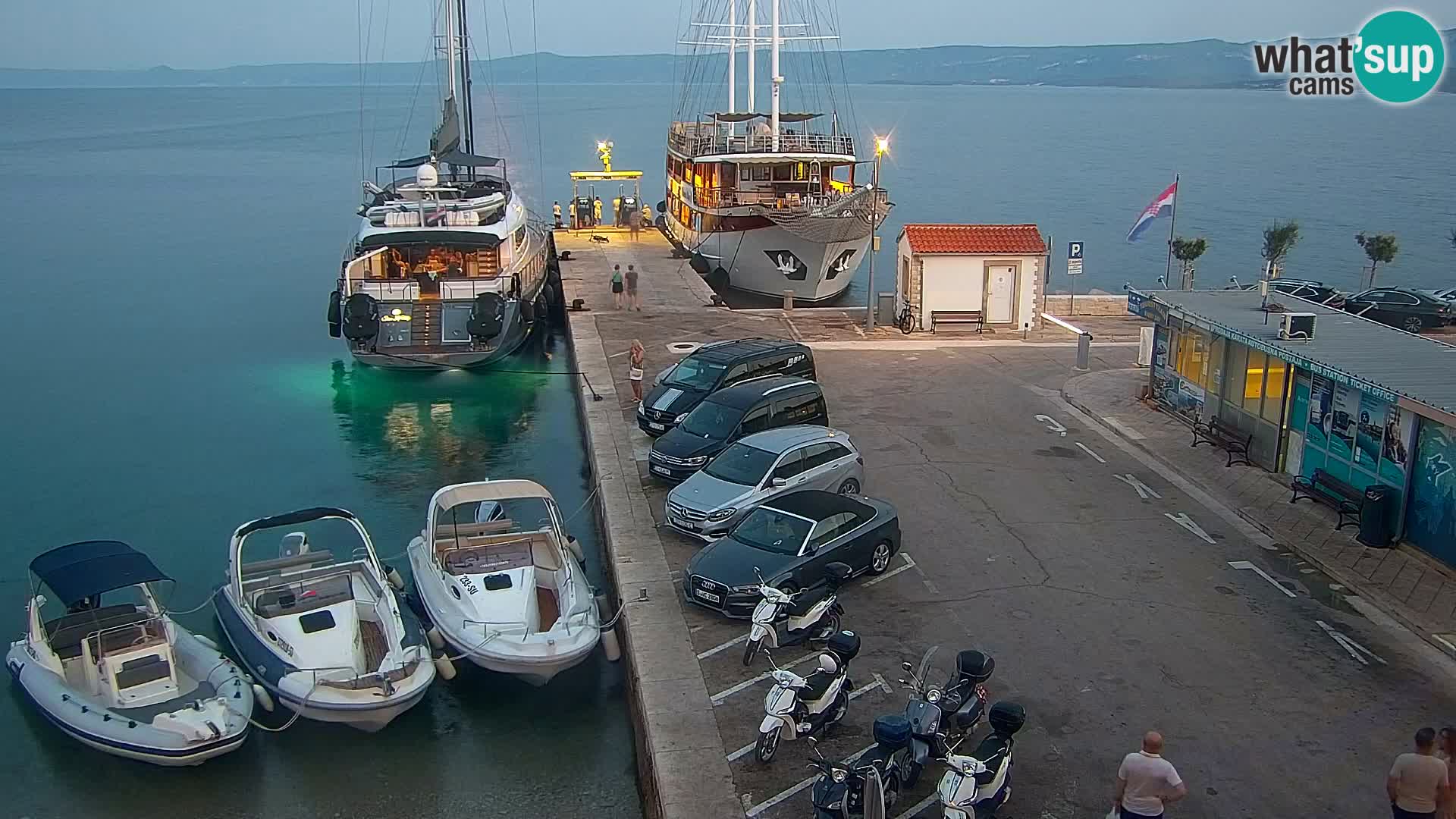 Webcam Bol Hafen & Ortszentrum – Liveblick aus Bol auf der Insel Brač