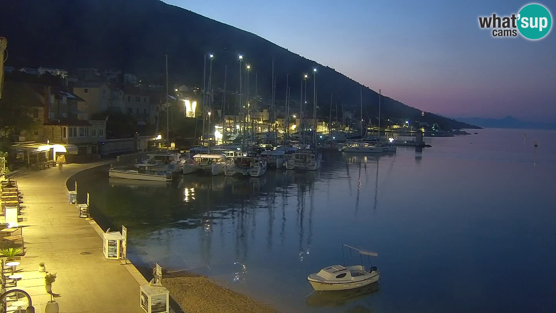 Webcam Bol Centro e Marina – Vista live dal porto di Bol