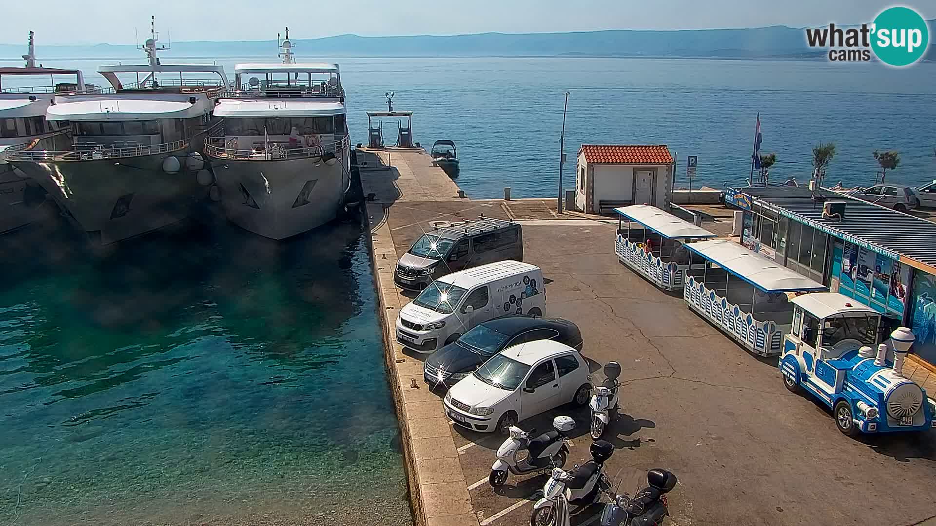 Web kamera Bol – Centar mjesta i marina | Pogled uživo