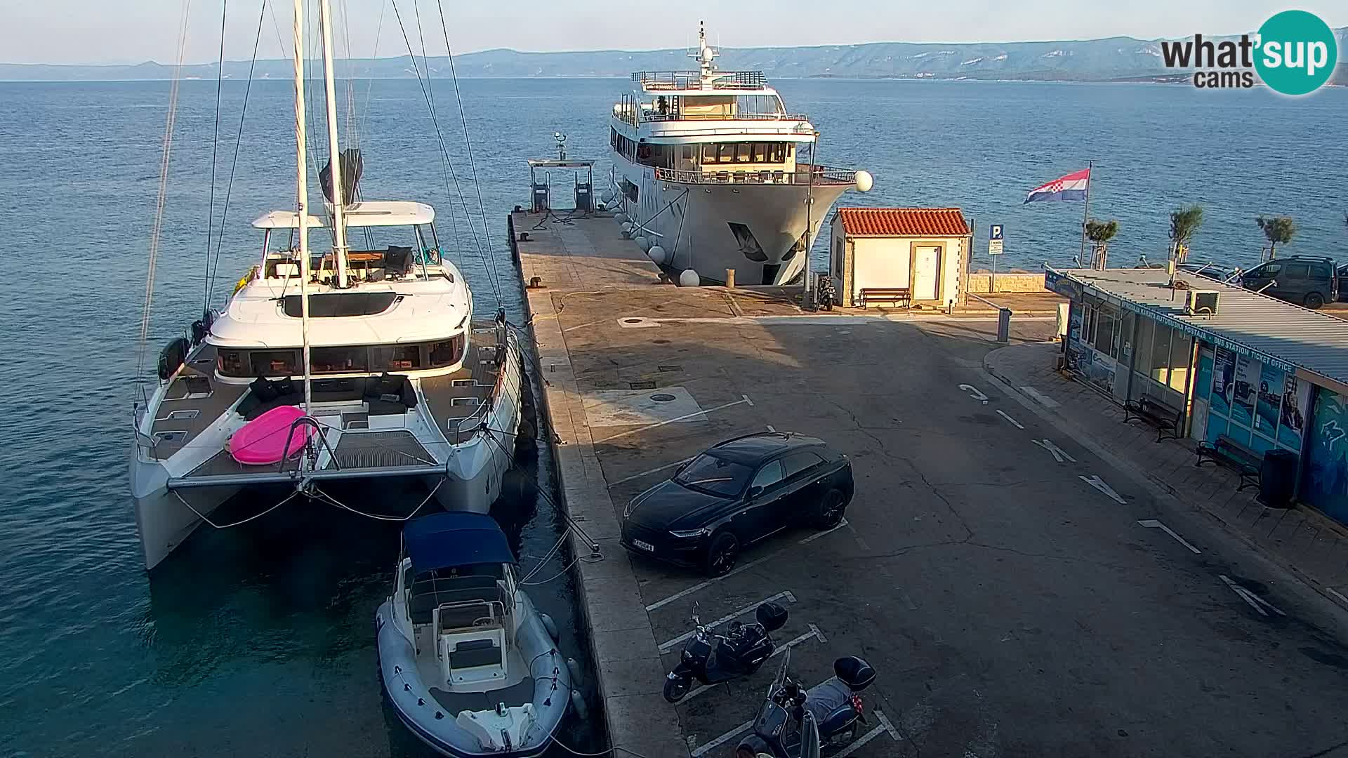 Webcam Bol Town Center & Marina – Live View from Bol, Brač