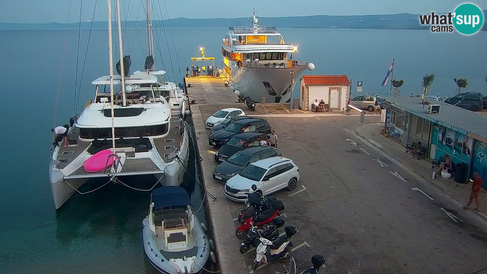 Webcam Bol Hafen & Ortszentrum – Liveblick aus Bol auf der Insel Brač