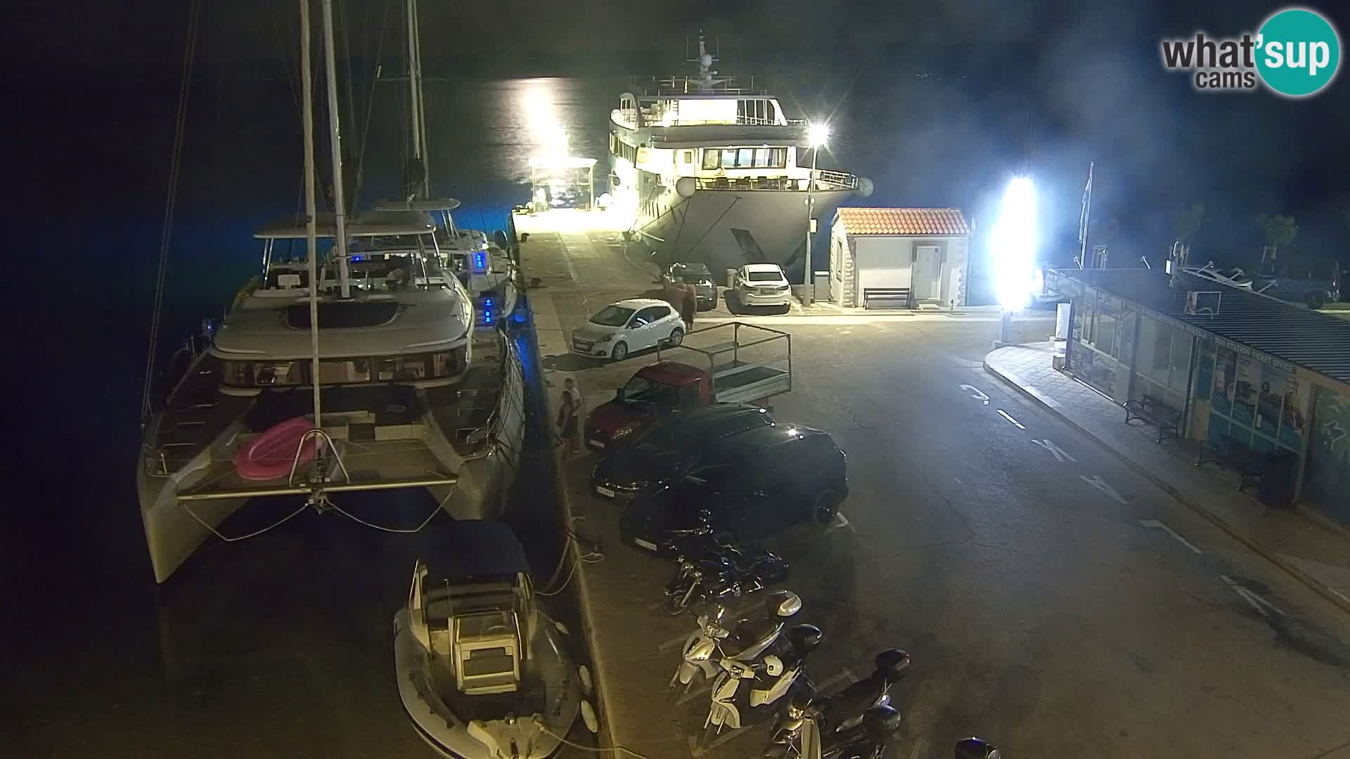 Webcam Bol Centro e Marina – Vista live dal porto di Bol