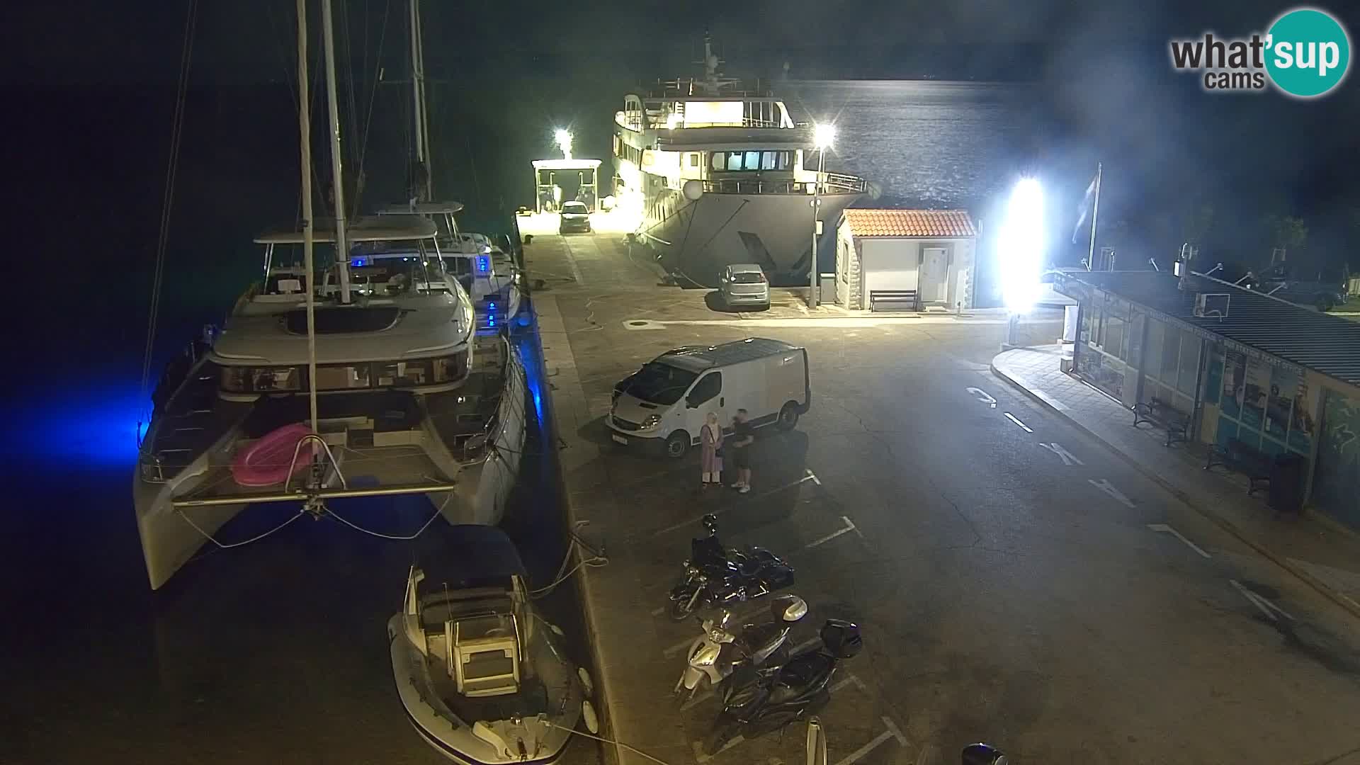 Webcam Bol Centro e Marina – Vista live dal porto di Bol