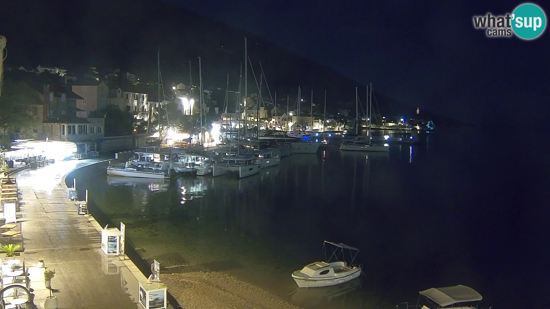 Webcam Bol Centro e Marina – Vista live dal porto di Bol