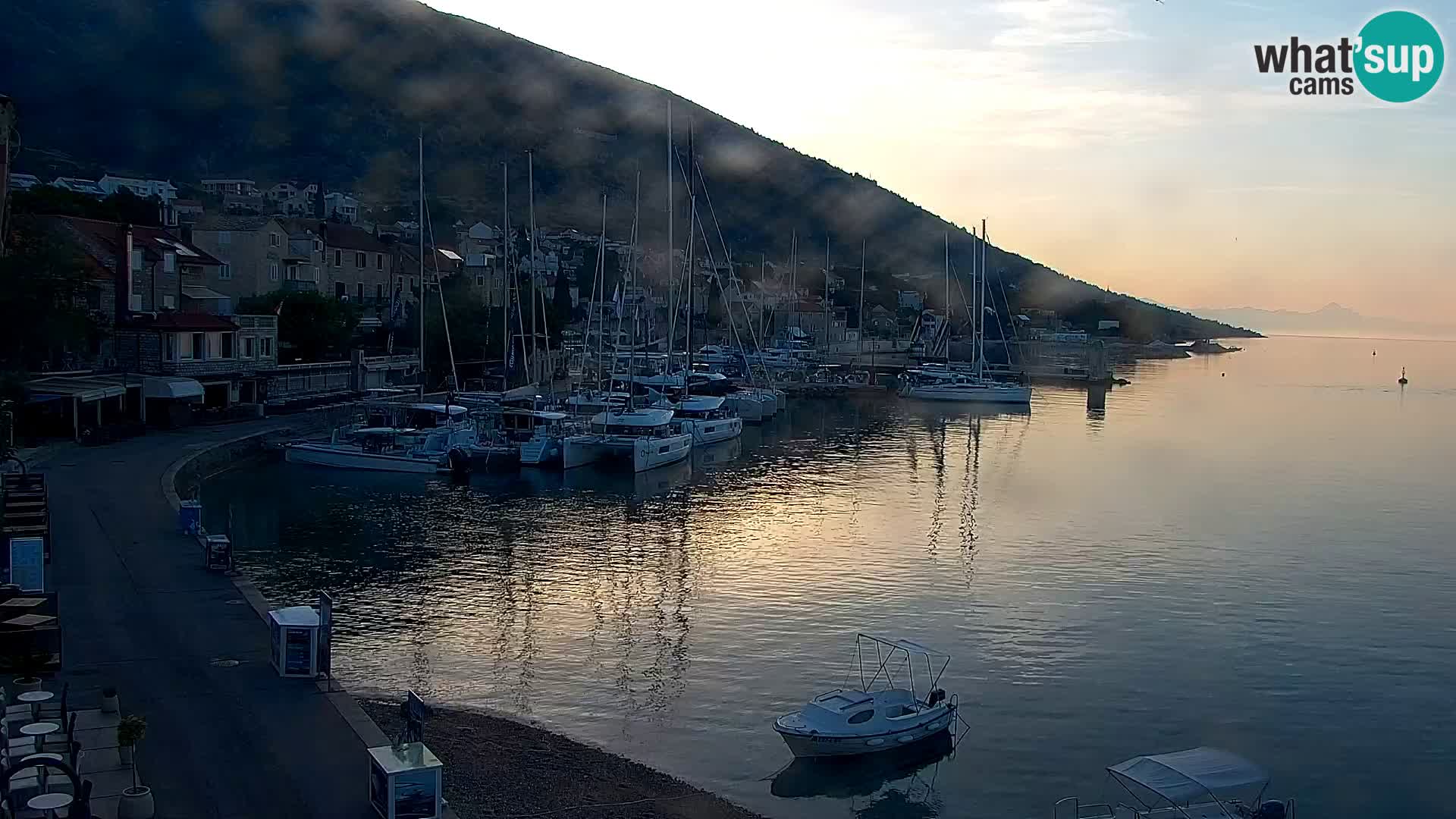 Webcam Bol Hafen & Ortszentrum – Liveblick aus Bol auf der Insel Brač