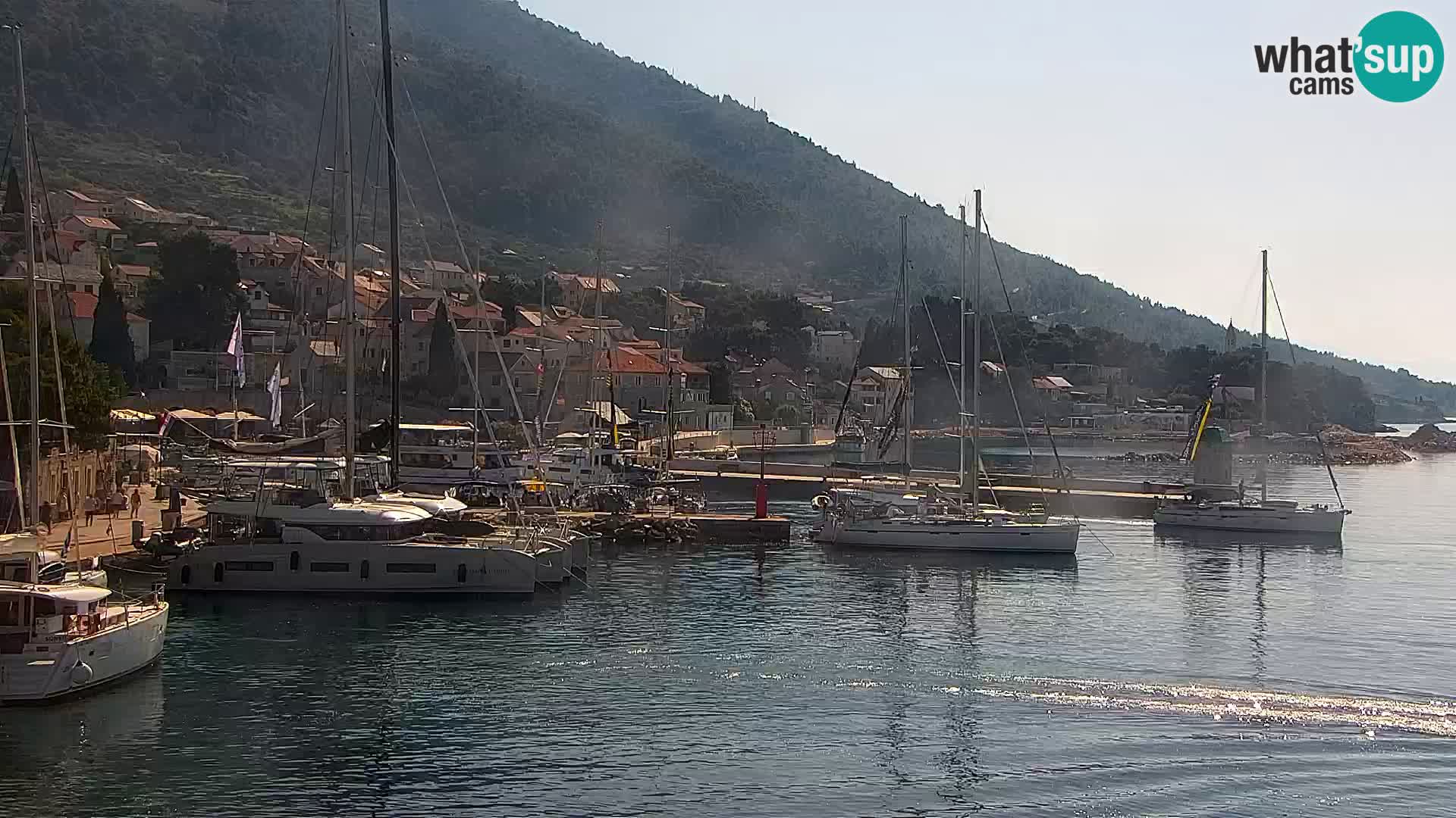 Webcam Bol Hafen & Ortszentrum – Liveblick aus Bol auf der Insel Brač