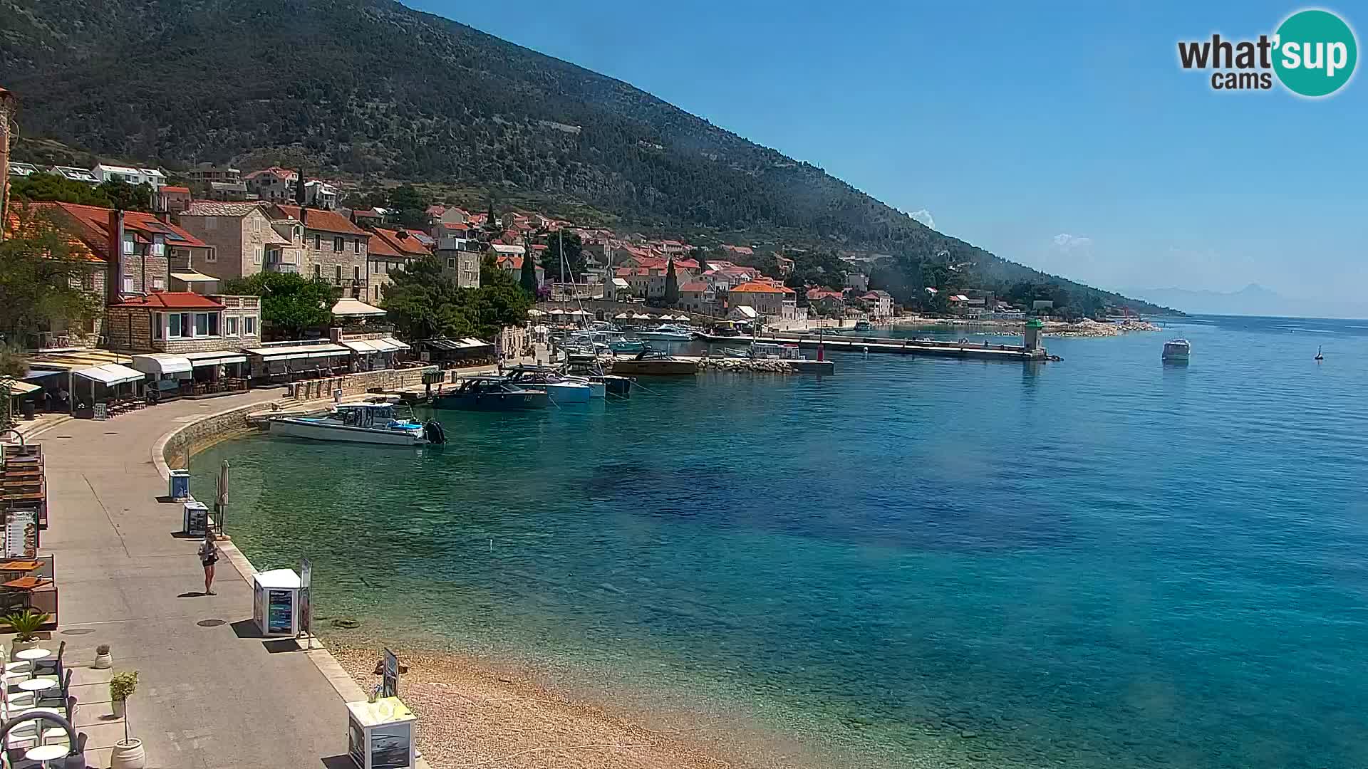 Web kamera Bol – Centar mjesta i marina | Pogled uživo