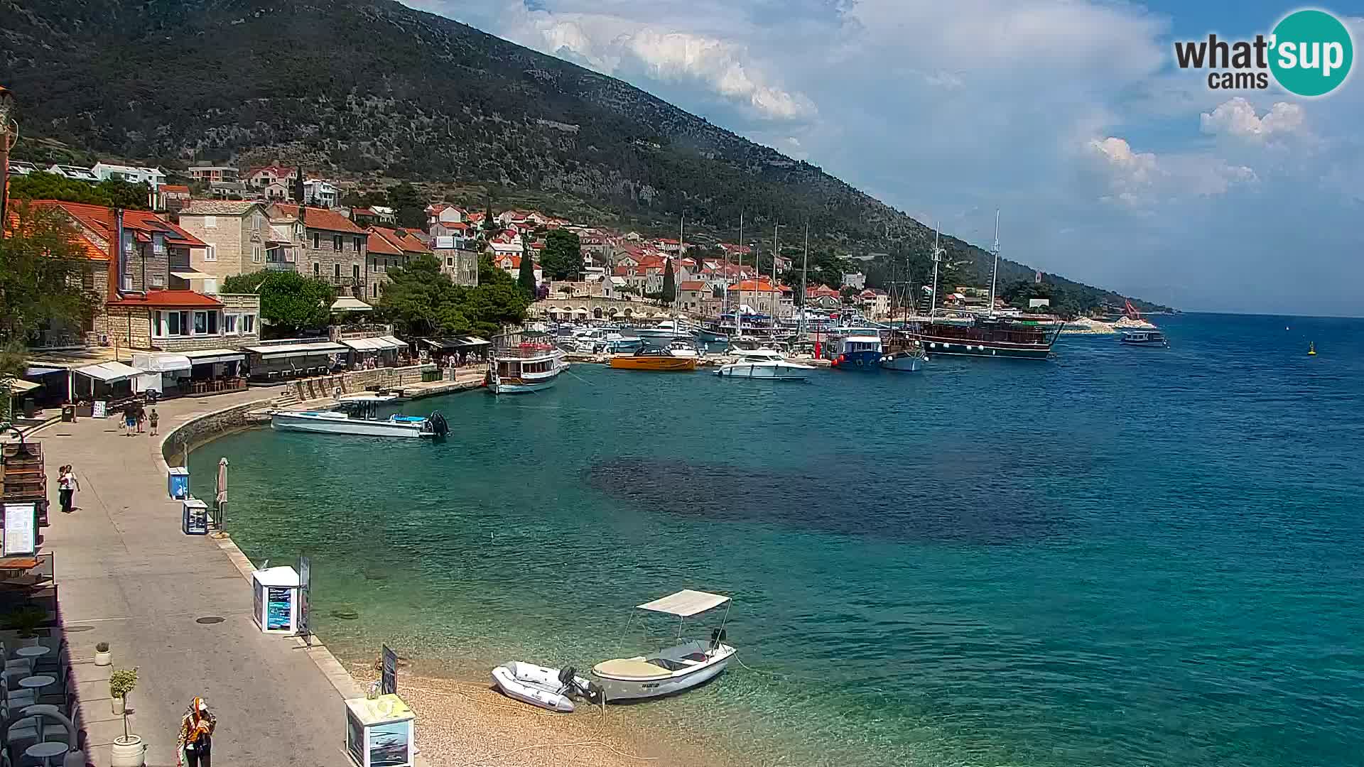 Web kamera Bol – Centar mjesta i marina | Pogled uživo