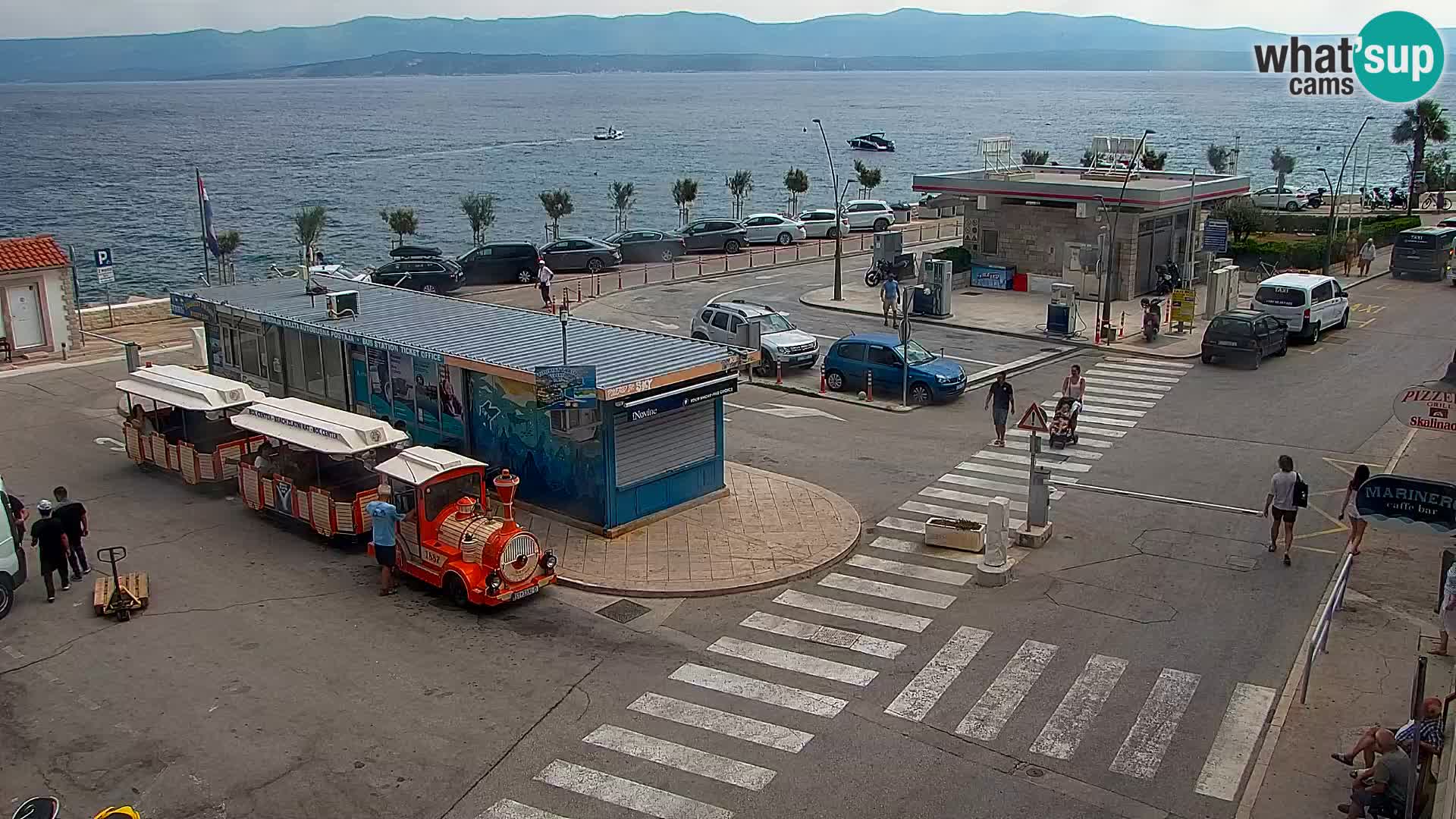 Web kamera Bol – Centar mjesta i marina | Pogled uživo