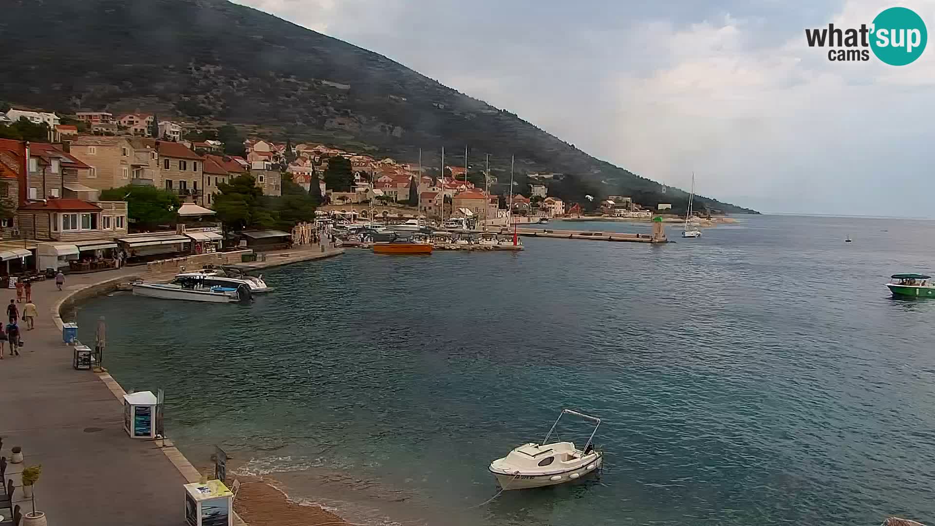 Webcam Bol Centro e Marina – Vista live dal porto di Bol