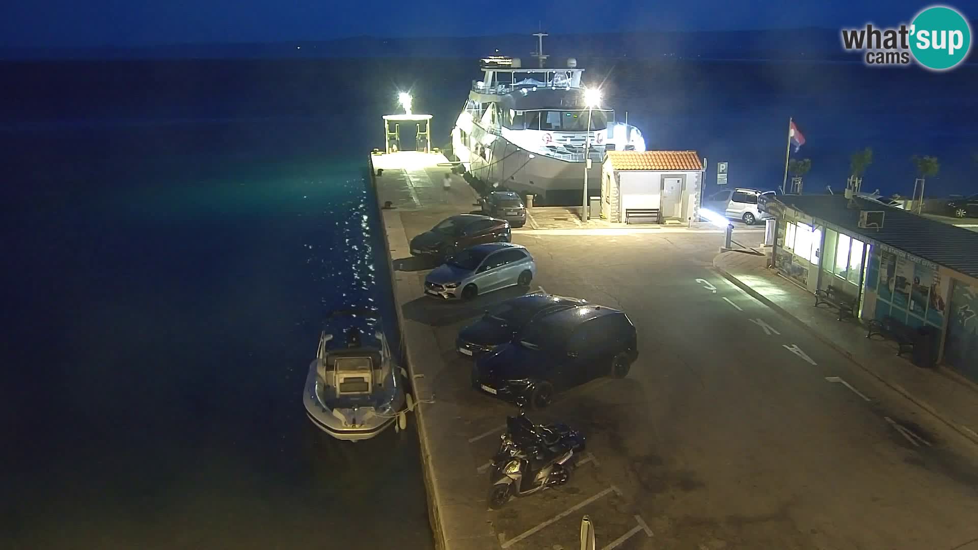 Webcam Bol Centro e Marina – Vista live dal porto di Bol