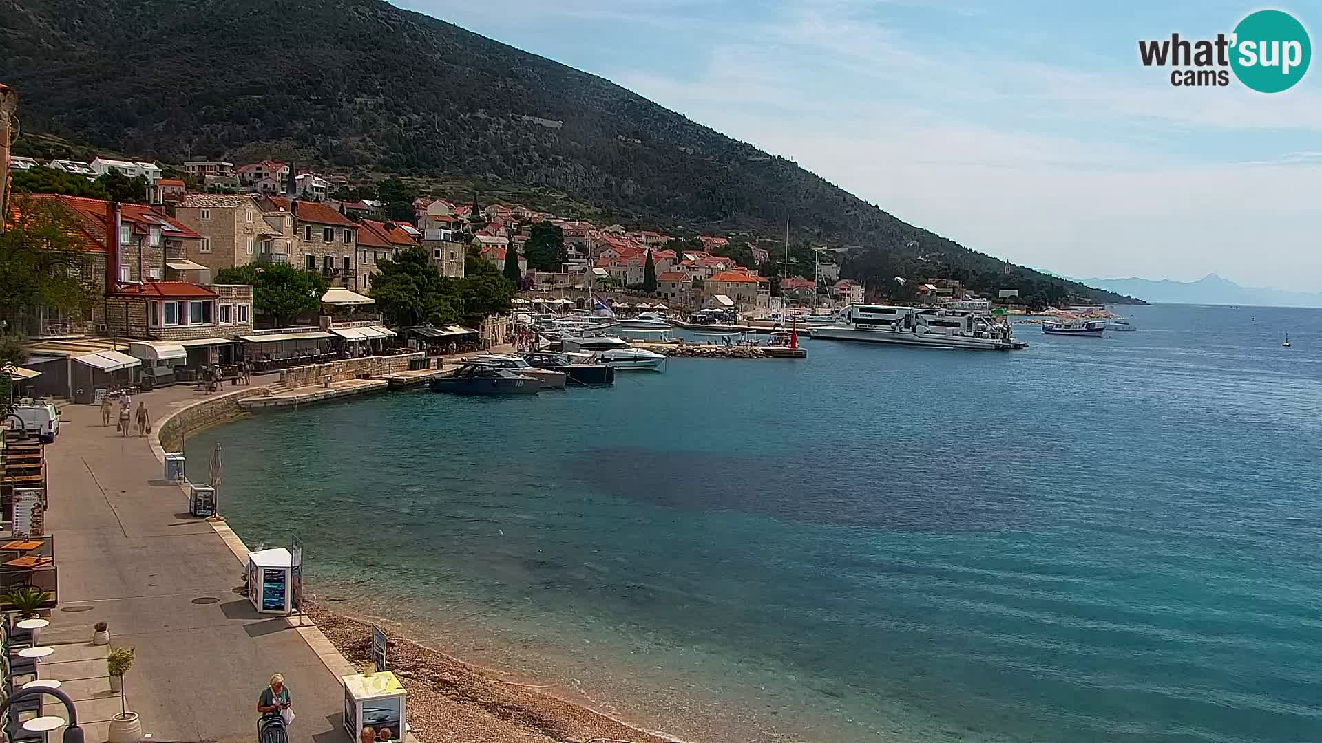 Web kamera Bol – Centar mjesta i marina | Pogled uživo