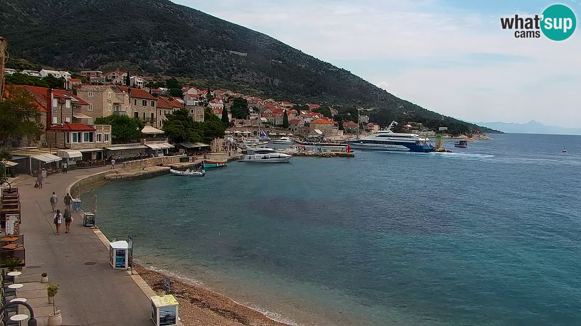 Web kamera Bol – Centar mjesta i marina | Pogled uživo