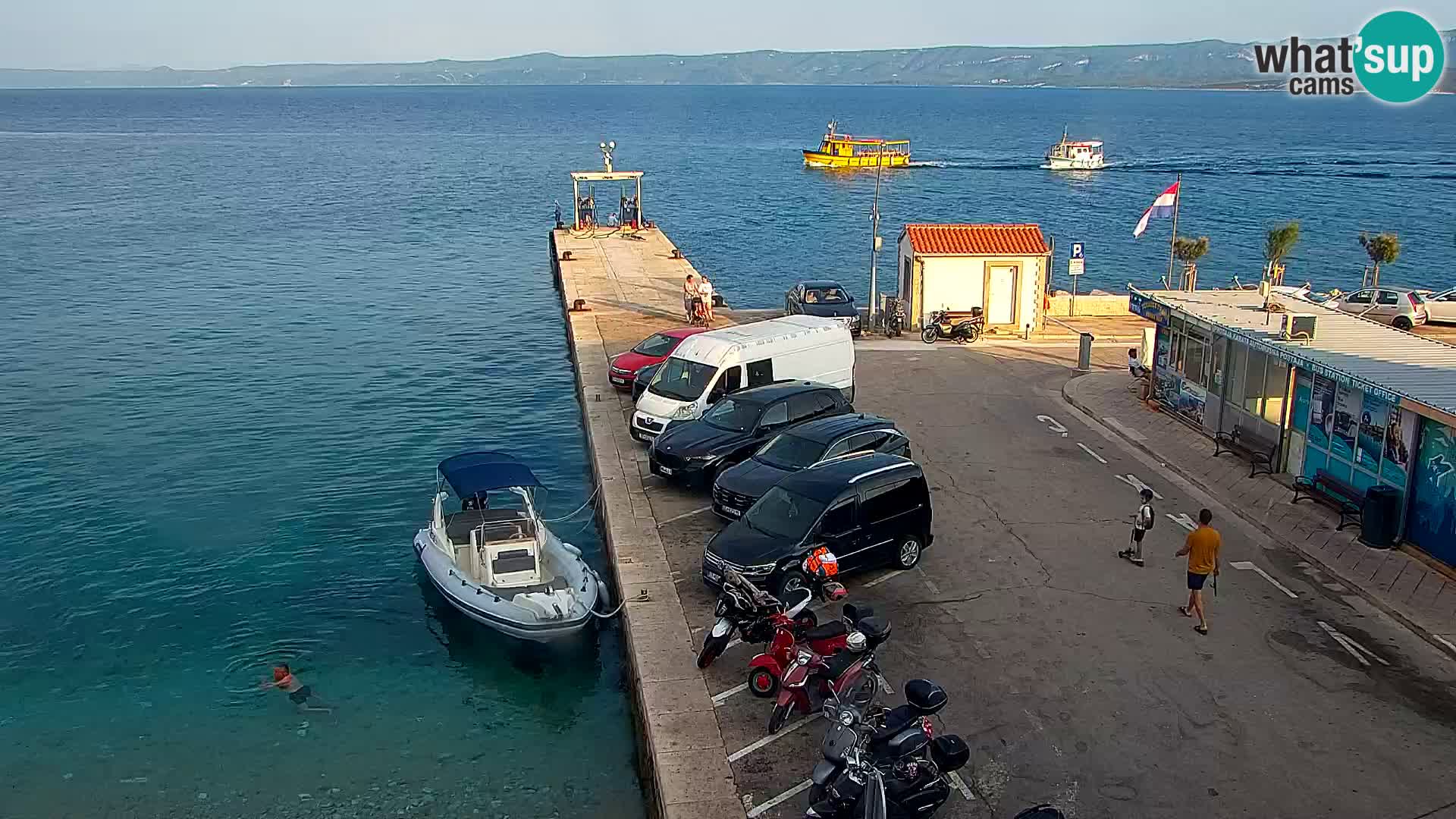 Webcam Bol Centro e Marina – Vista live dal porto di Bol