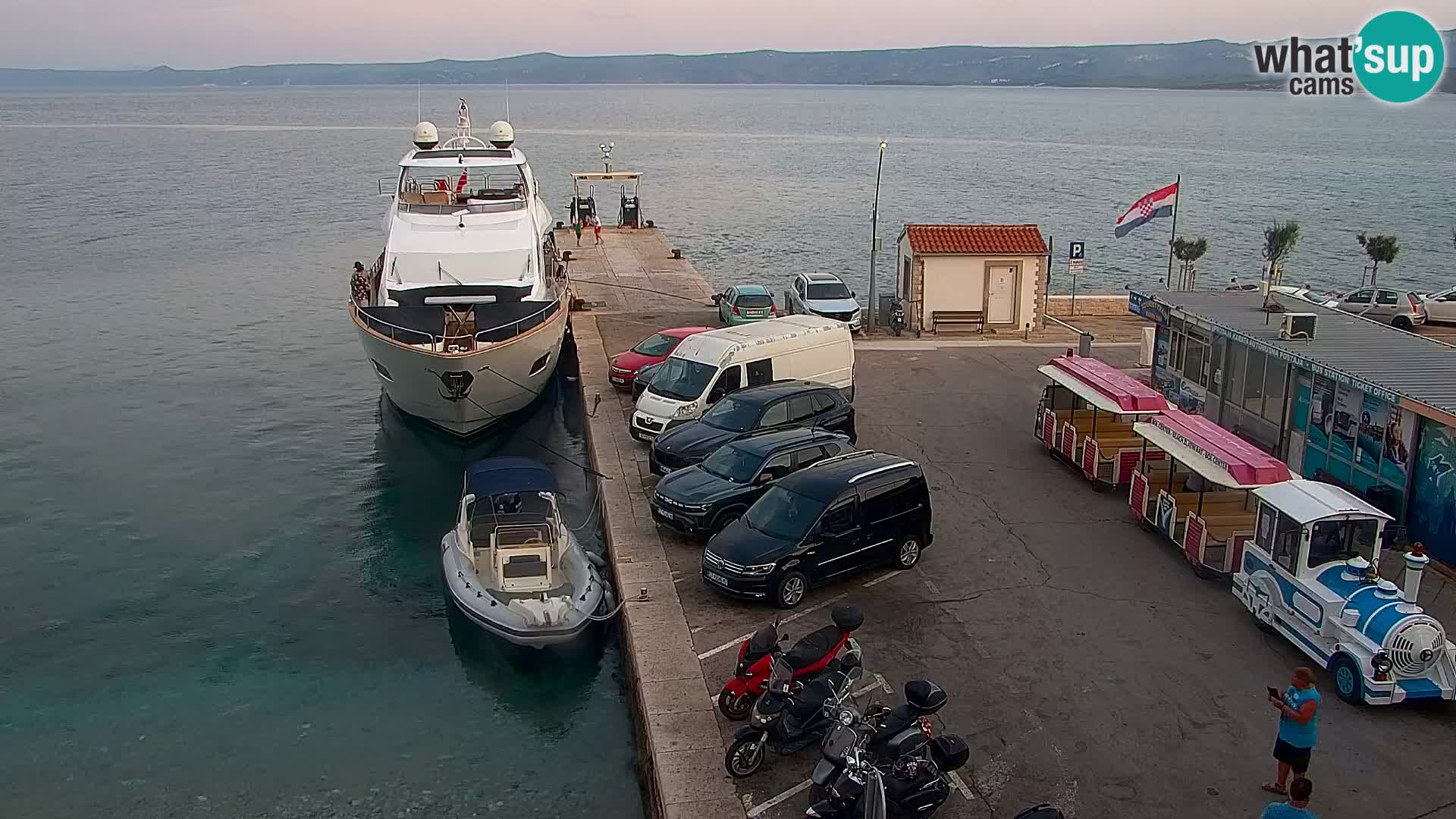 Webcam Bol Centro e Marina – Vista live dal porto di Bol