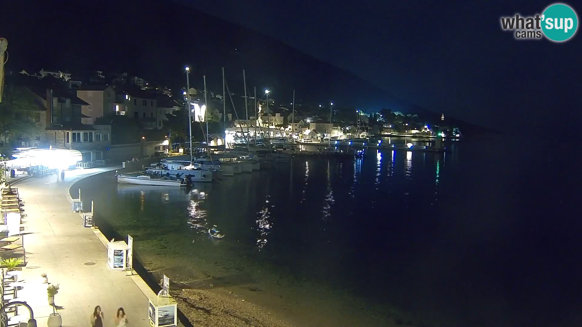 Web kamera Bol – Centar mjesta i marina | Pogled uživo