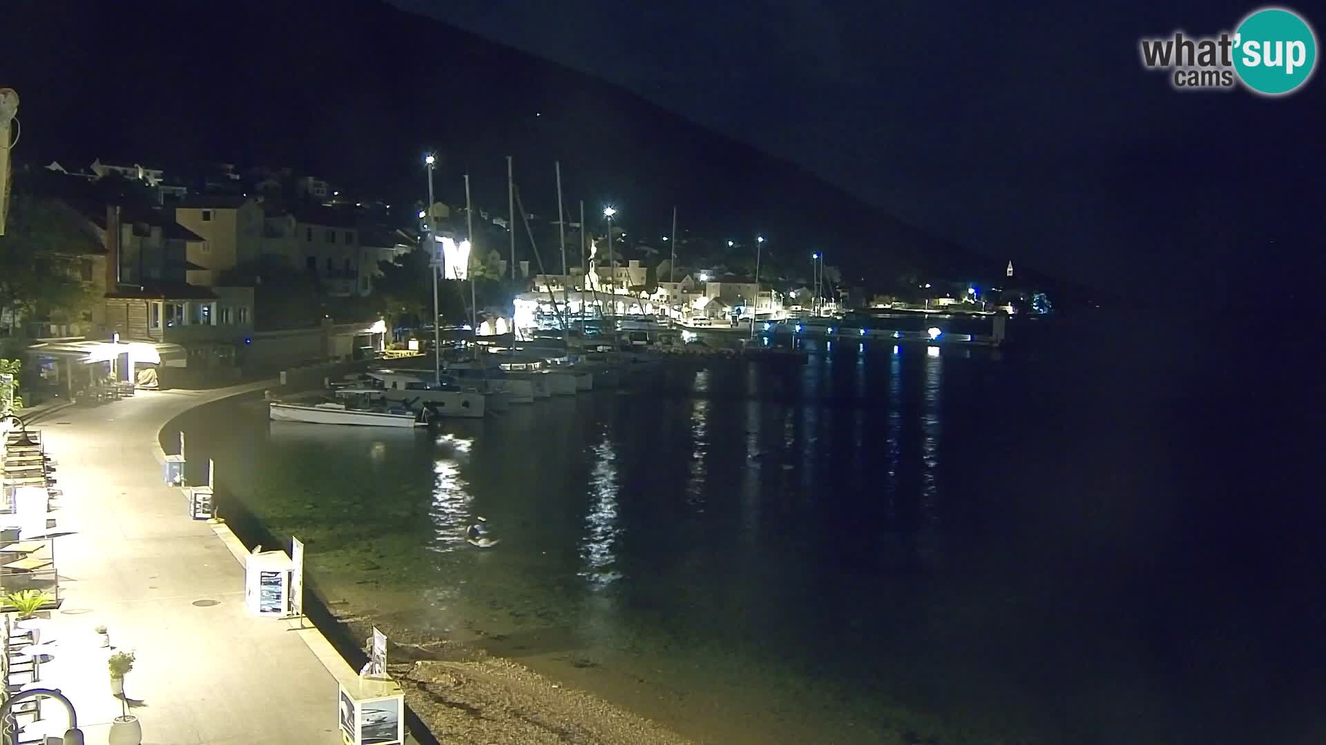 Web kamera Bol – Centar mjesta i marina | Pogled uživo