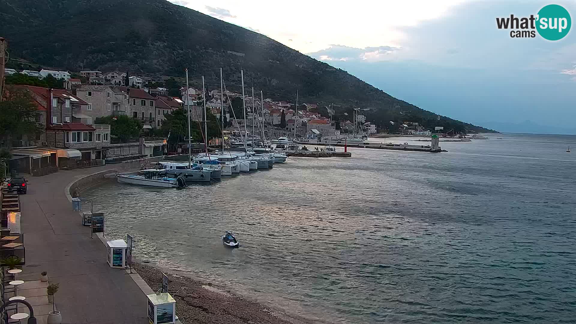 Webcam Bol Centro e Marina – Vista live dal porto di Bol