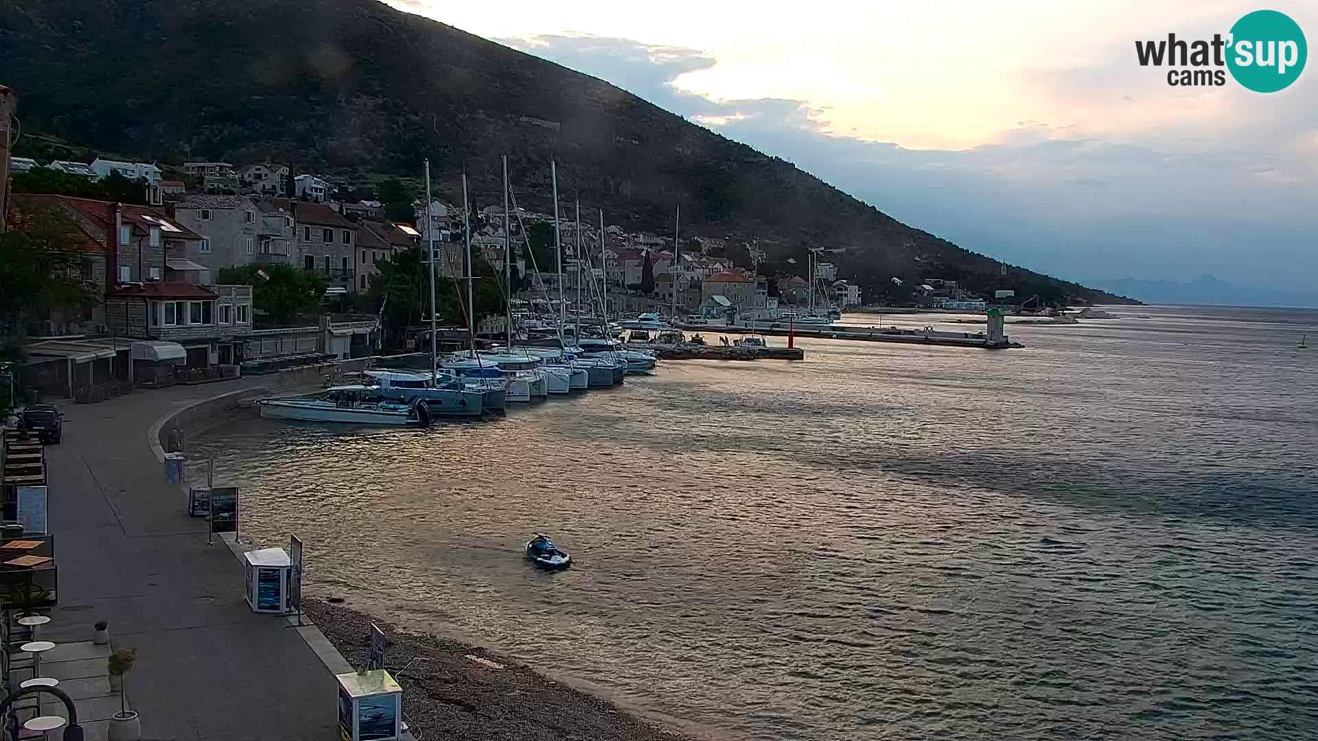 Webcam Bol Centro e Marina – Vista live dal porto di Bol