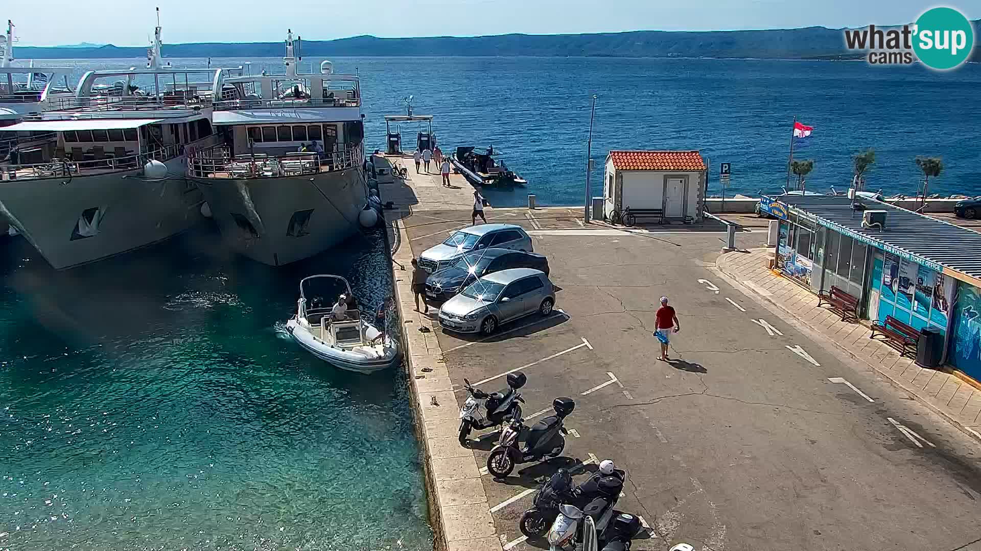 Web kamera Bol – Centar mjesta i marina | Pogled uživo