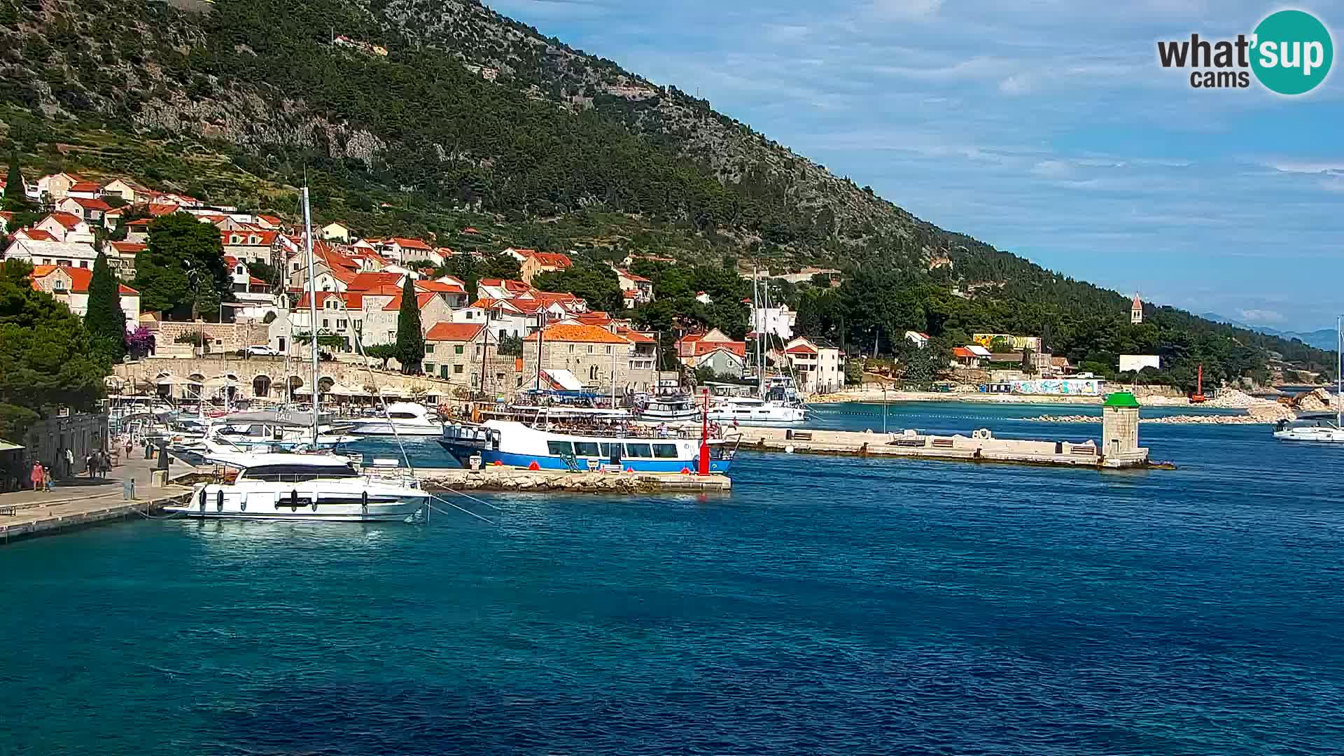 Web kamera Bol – Centar mjesta i marina | Pogled uživo