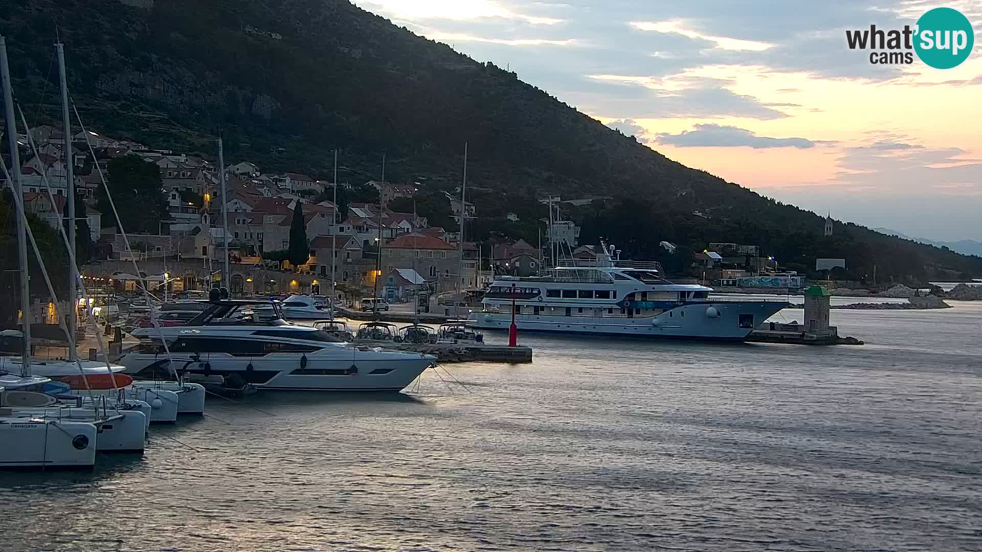 Webcam Bol Town Center & Marina – Live View from Bol, Brač