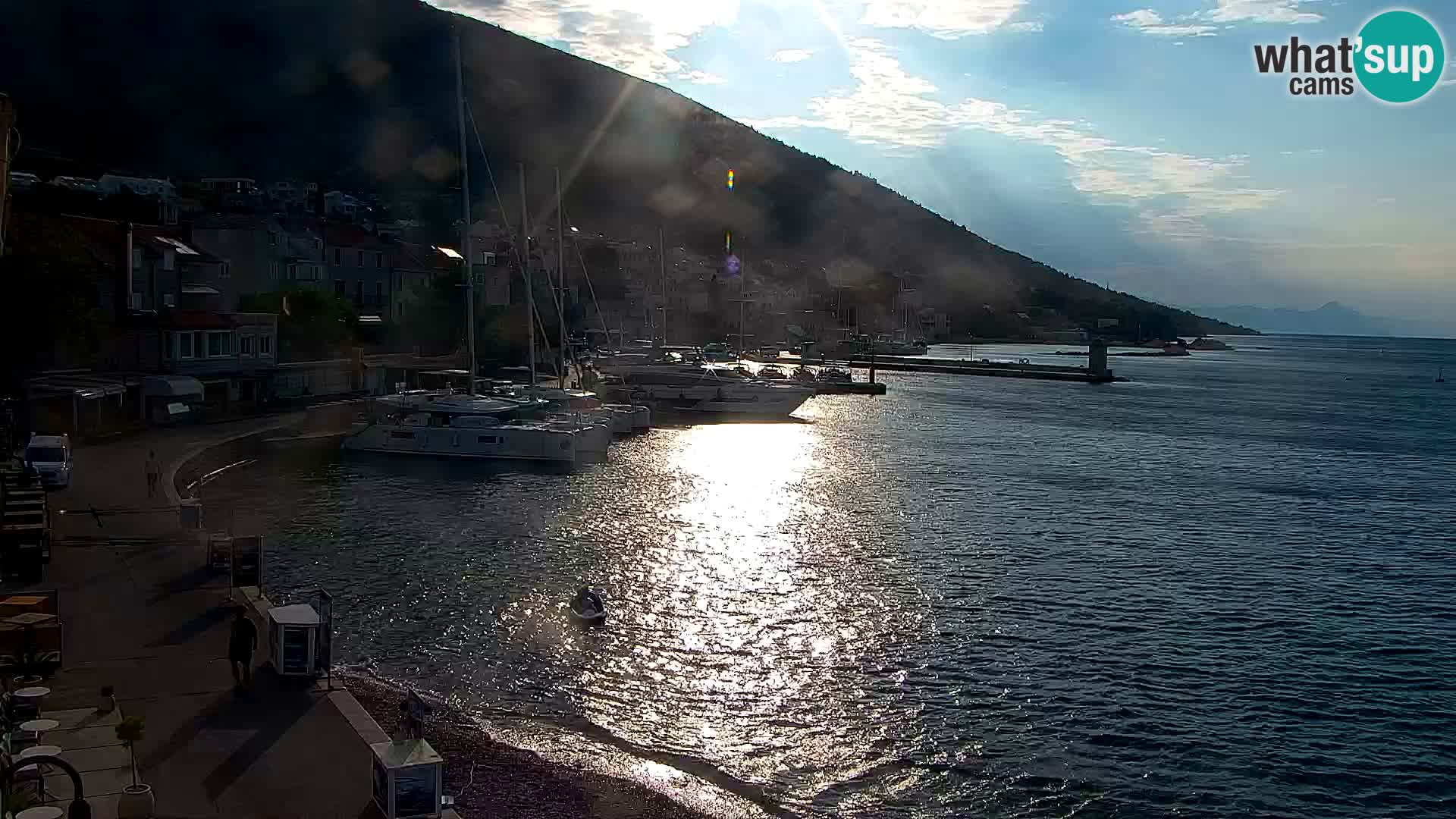 Webcam Bol Centro e Marina – Vista live dal porto di Bol