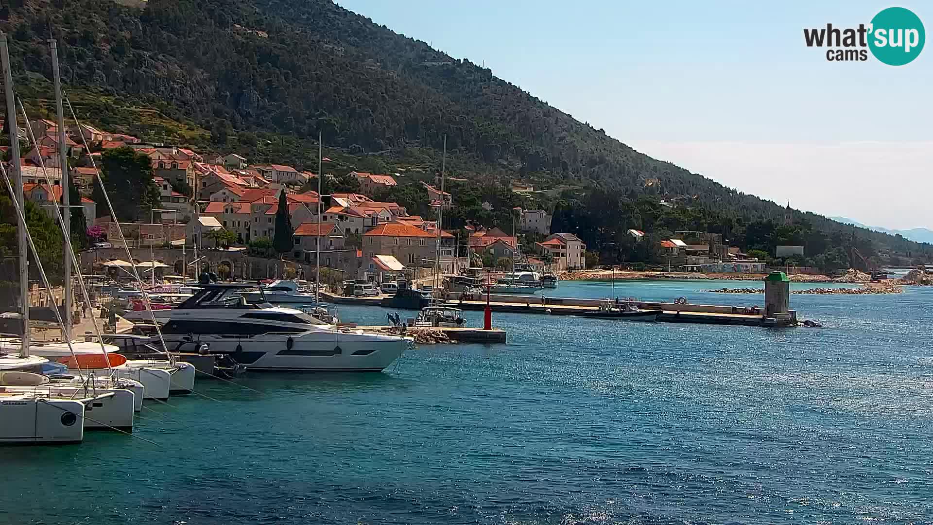 Webcam Bol Centro e Marina – Vista live dal porto di Bol