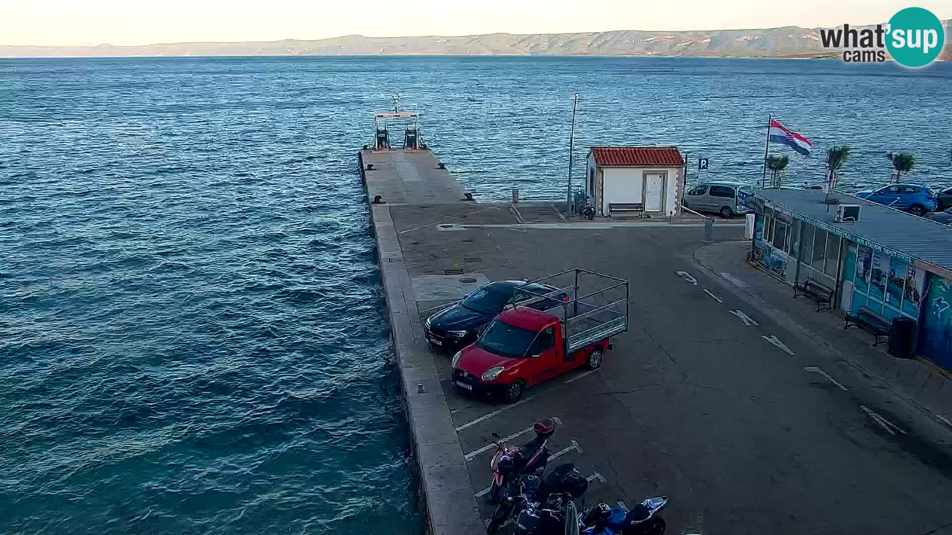 Webcam Bol Centro e Marina – Vista live dal porto di Bol