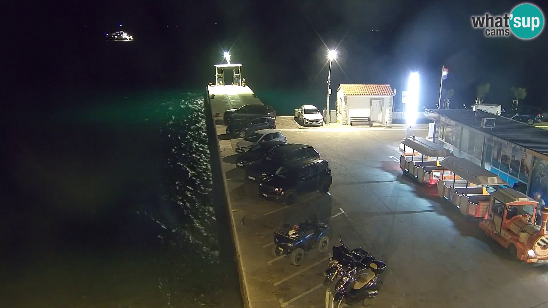Webcam Bol Centro e Marina – Vista live dal porto di Bol