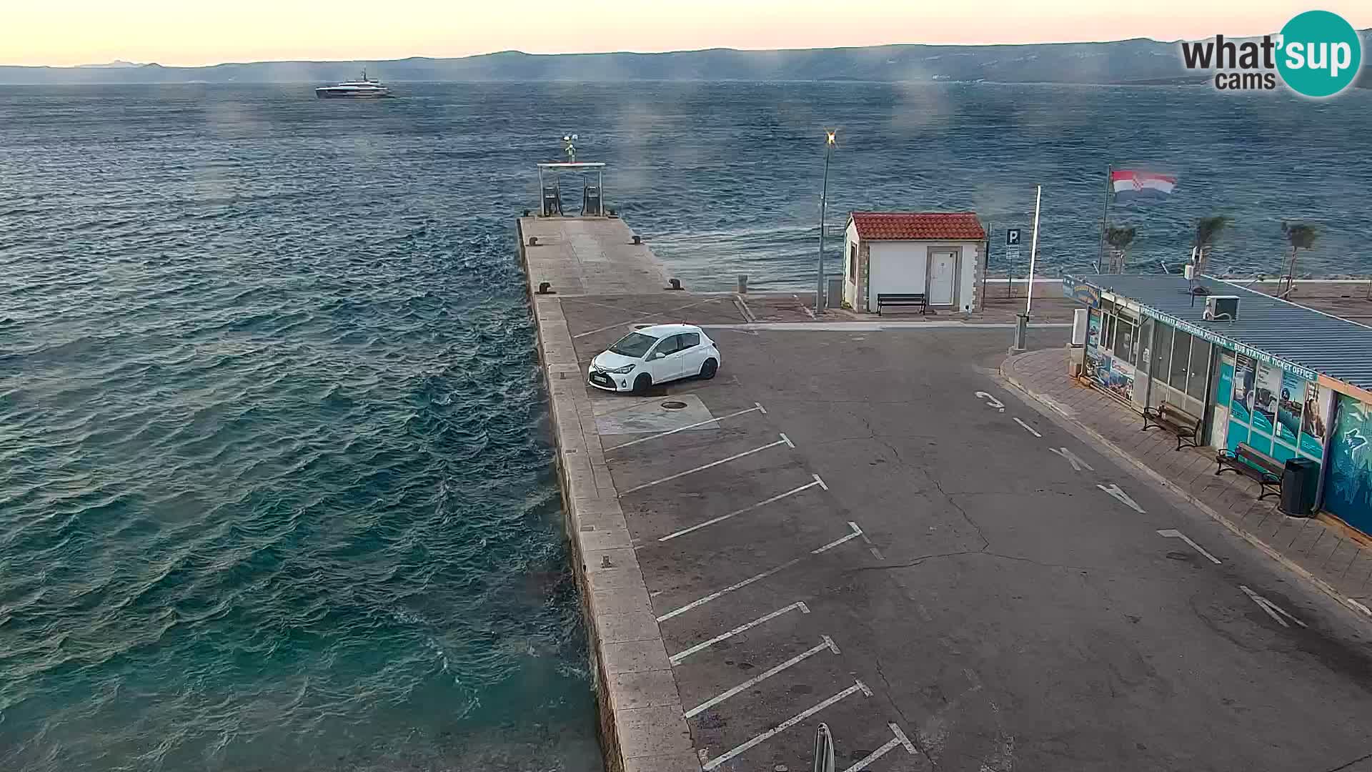 Webcam Bol Centro e Marina – Vista live dal porto di Bol