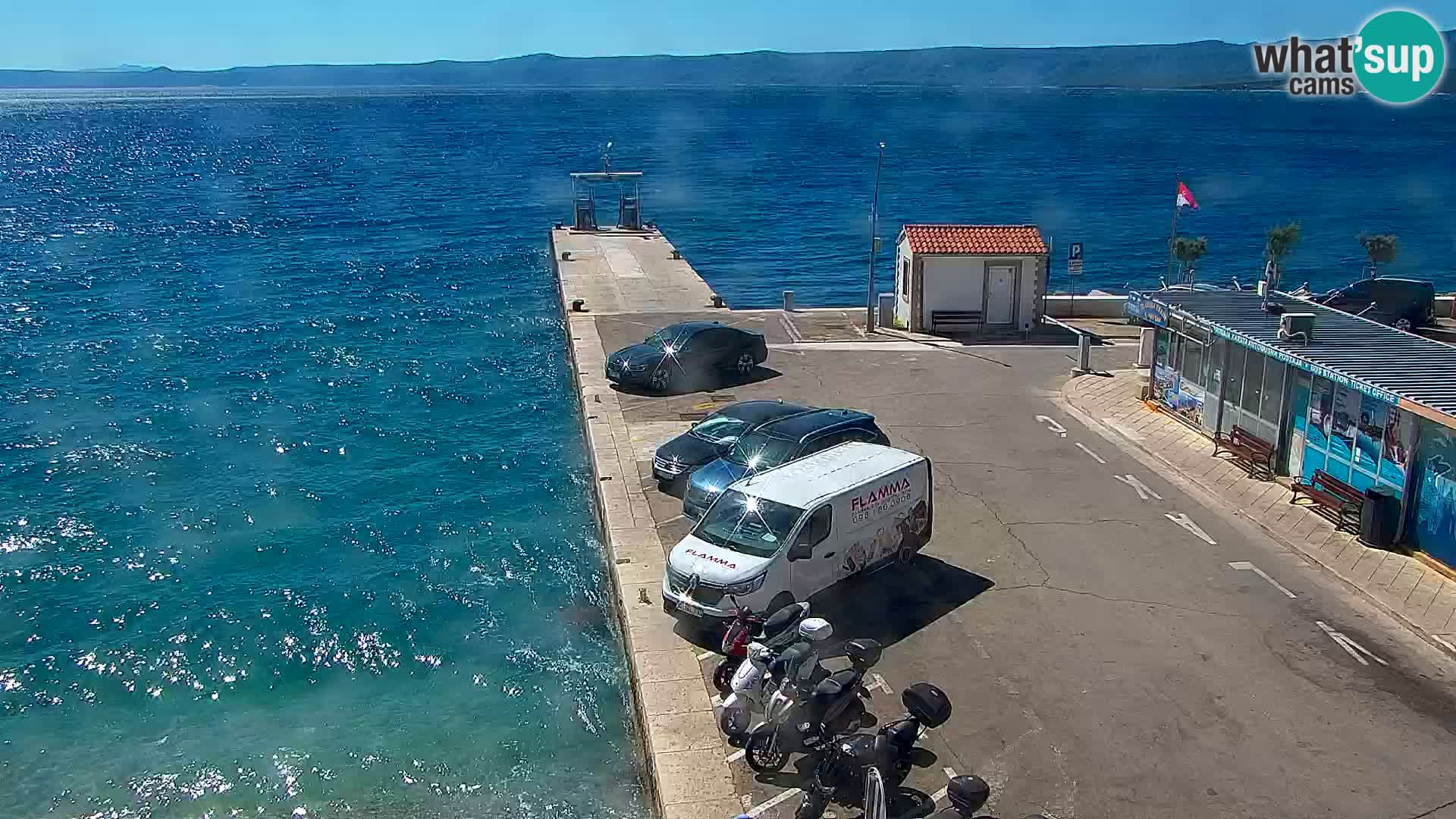 Web kamera Bol – Centar mjesta i marina | Pogled uživo