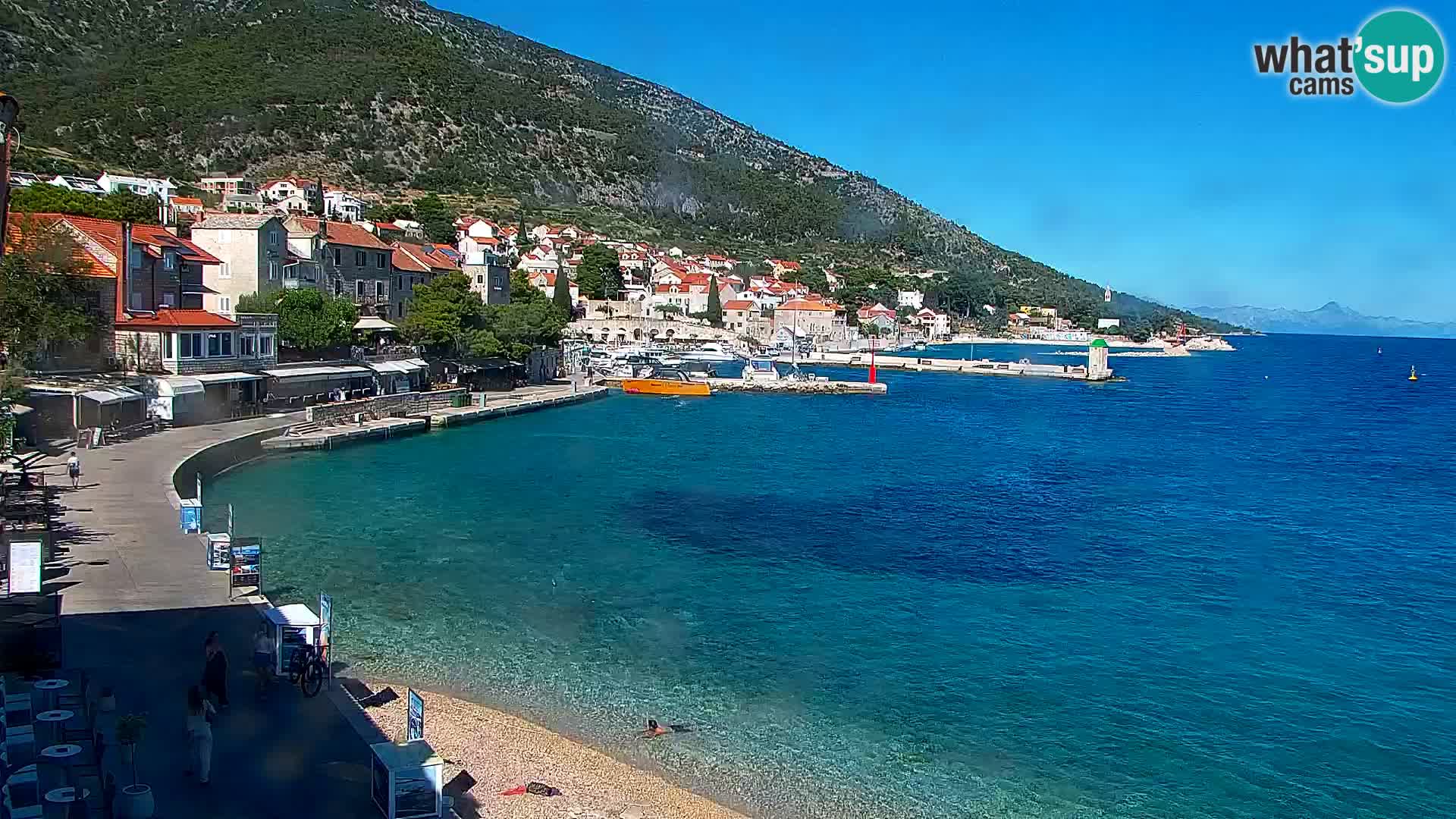 Web kamera Bol – Centar mjesta i marina | Pogled uživo