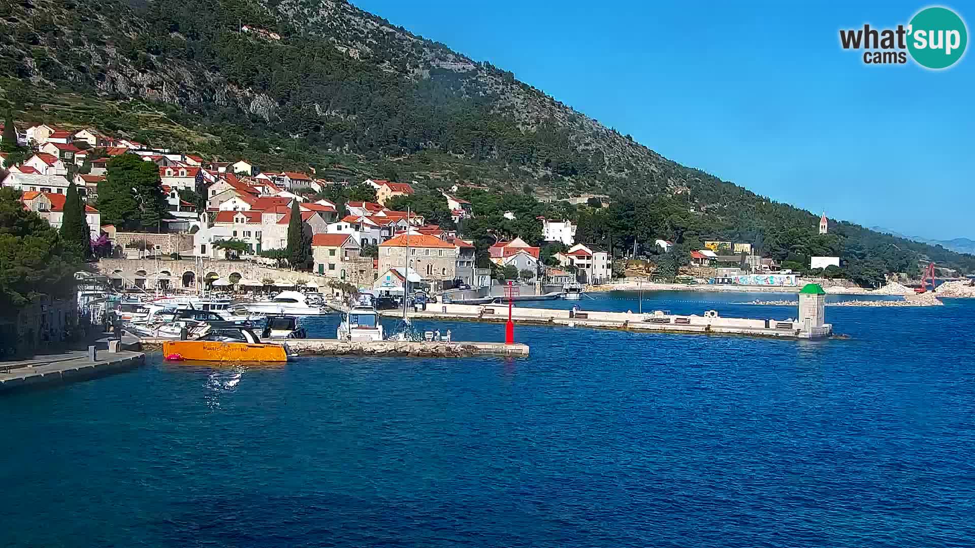 Web kamera Bol – Centar mjesta i marina | Pogled uživo
