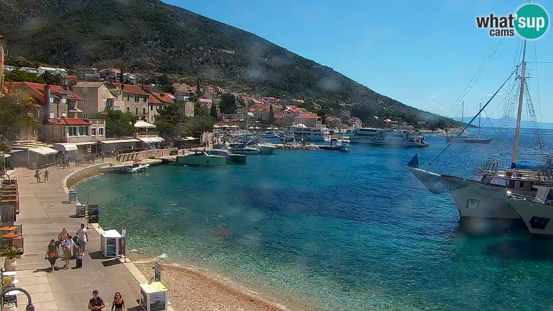 Web kamera Bol – Centar mjesta i marina | Pogled uživo